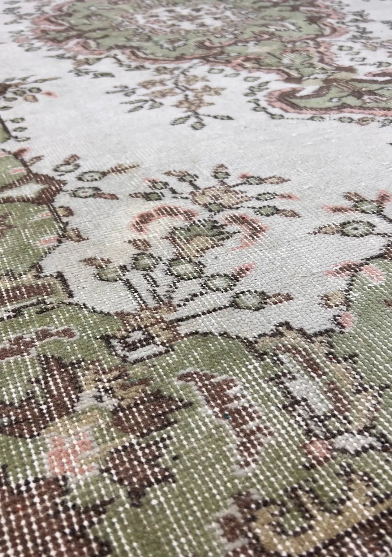 Alayah - Vintage Beige Antique Washed Rug - kudenrugs