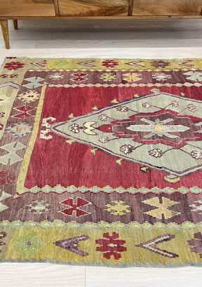 Alyvia - Red Turkish Kilim Rug - kudenrugs