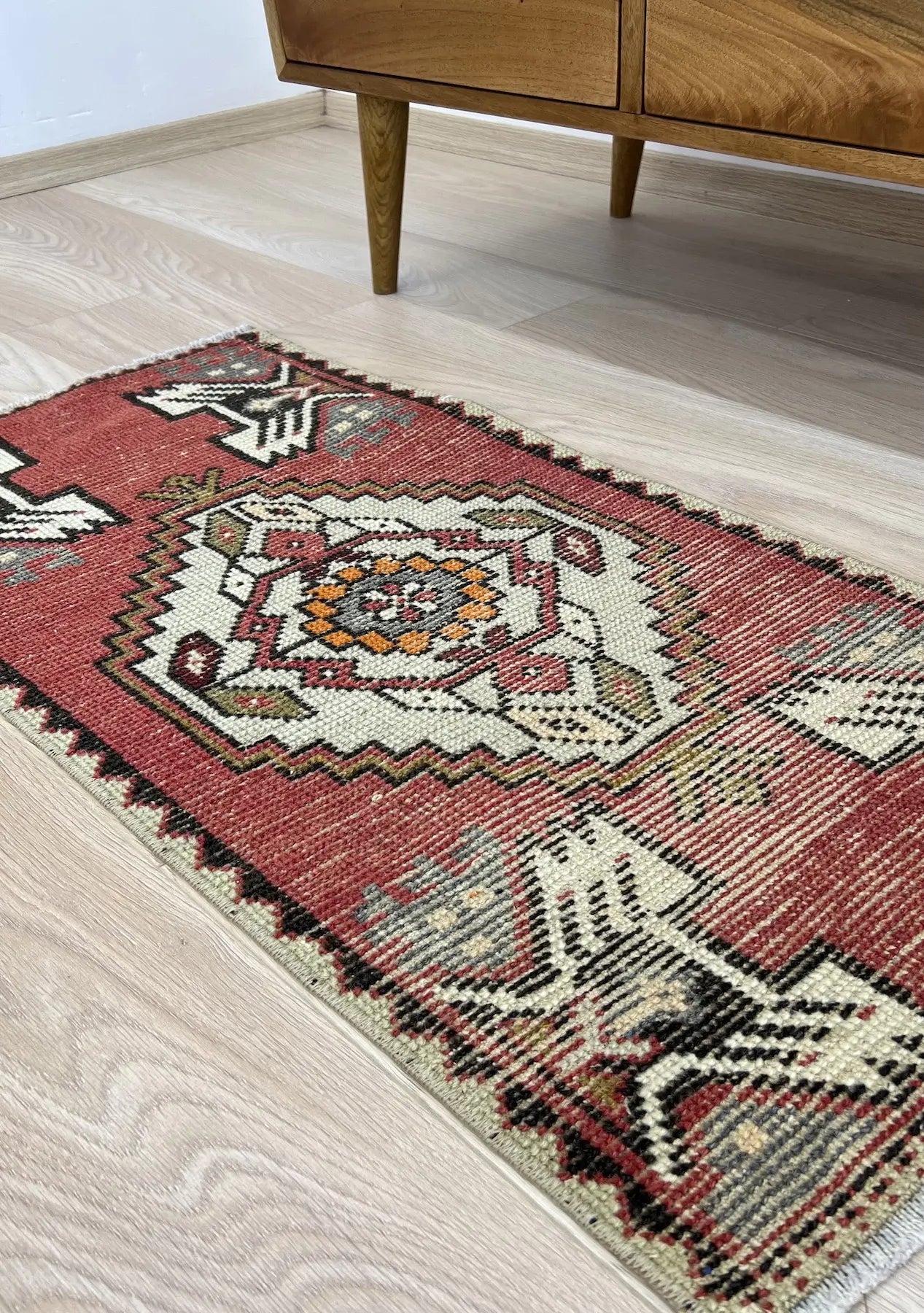 Amadrya - Vintage Mini Red Area Rug - kudenrugs