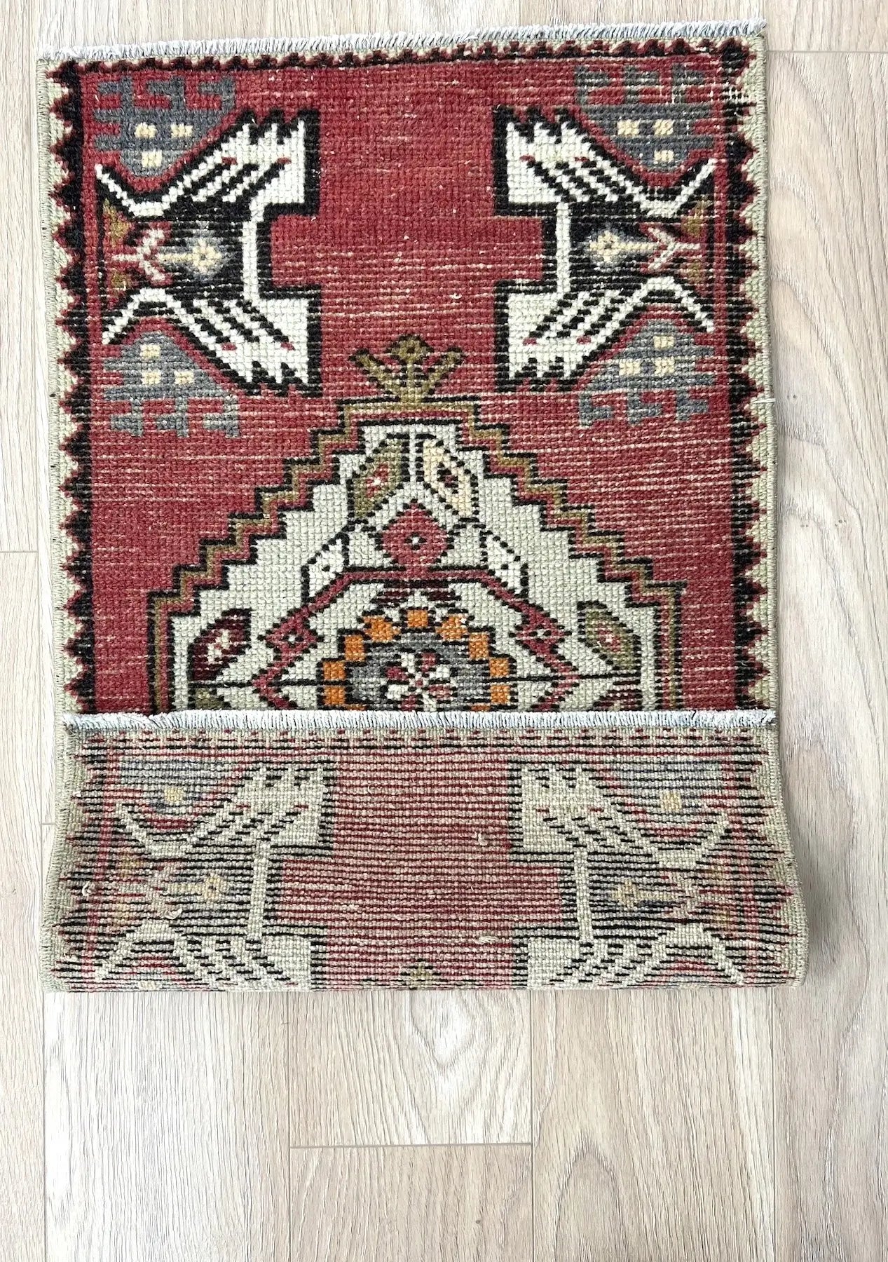 Amadrya - Vintage Mini Red Area Rug - kudenrugs