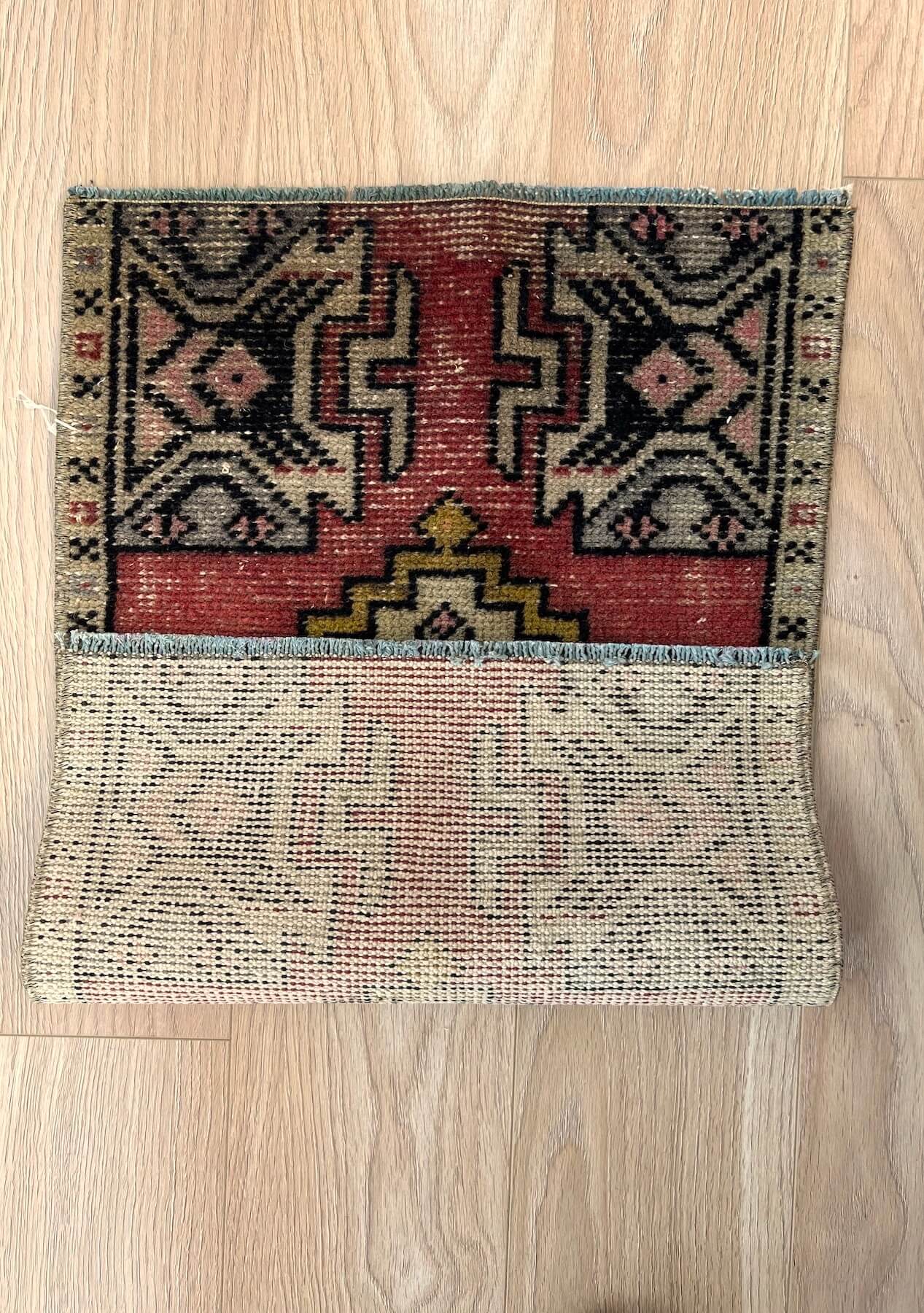 Anabella - Vintage Mini Red Area Rug - kudenrugs
