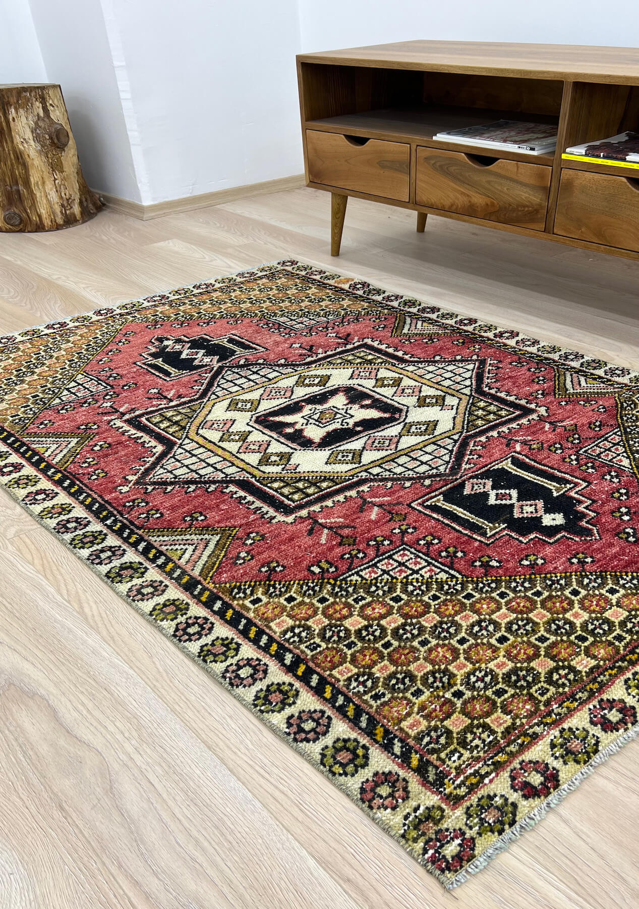 Anahi - Vintage Anatolian Rug - kudenrugs