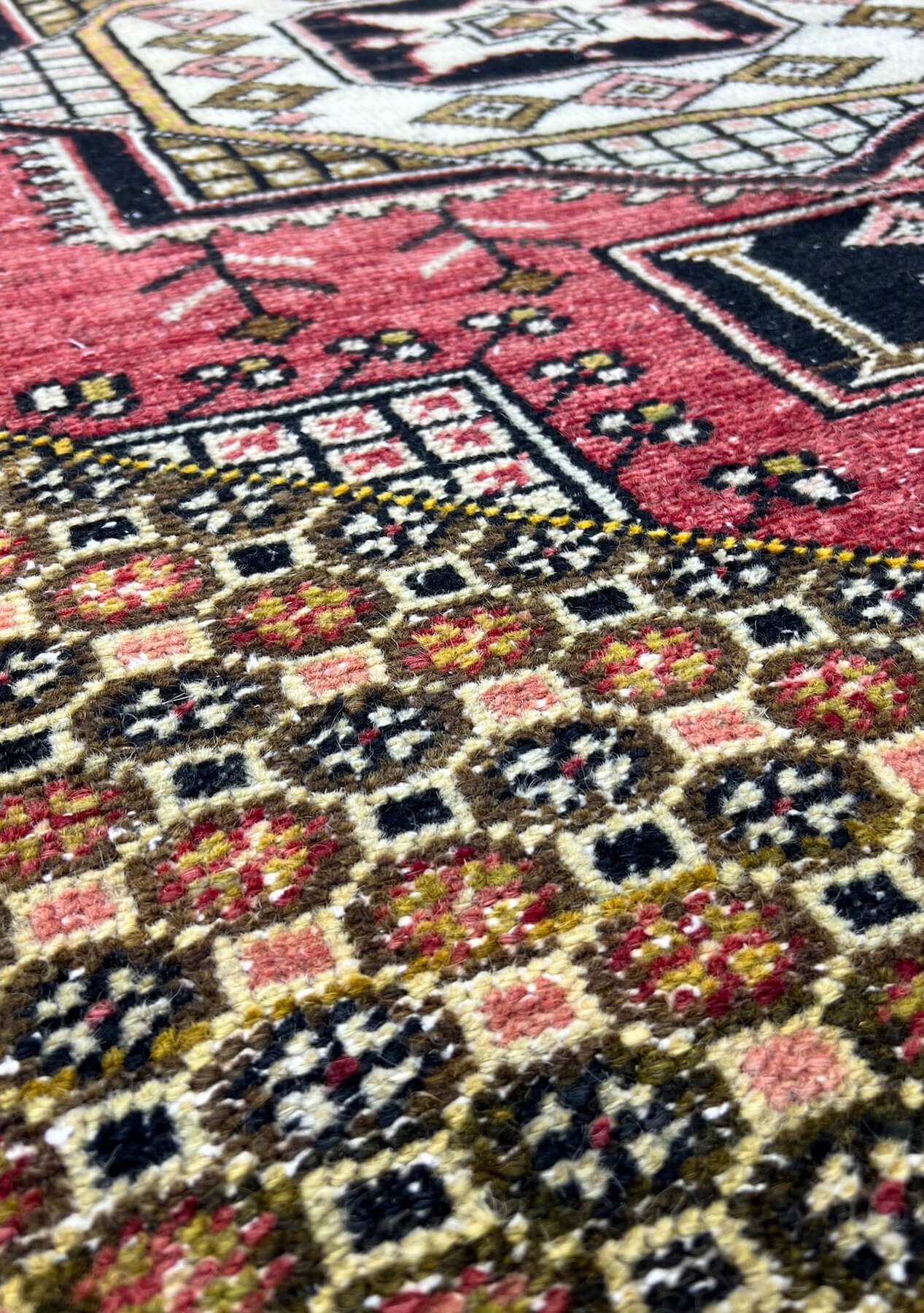 Anahi - Vintage Anatolian Rug - kudenrugs