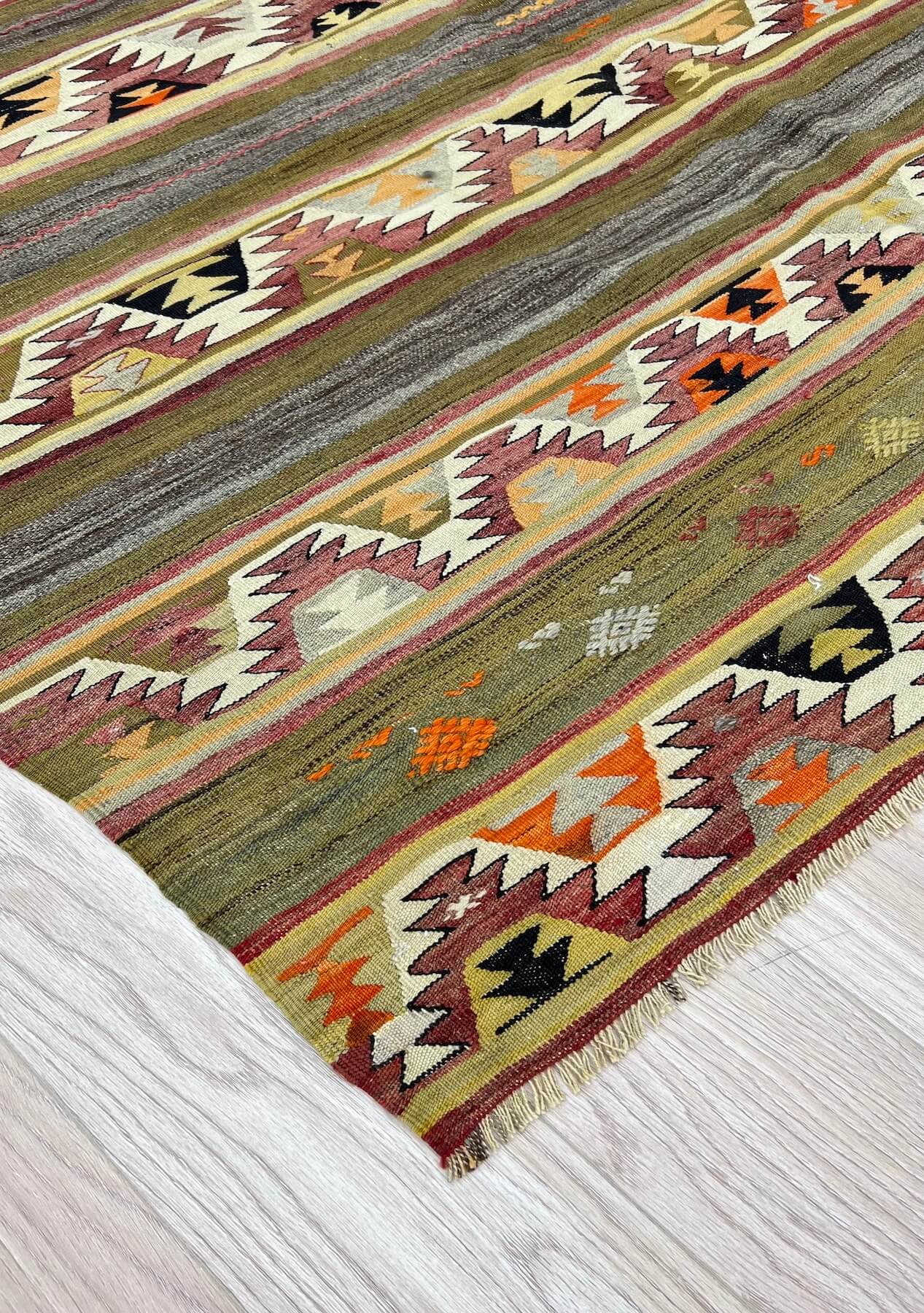 Audrina - Beige Turkish Kilim Rug - kudenrugs