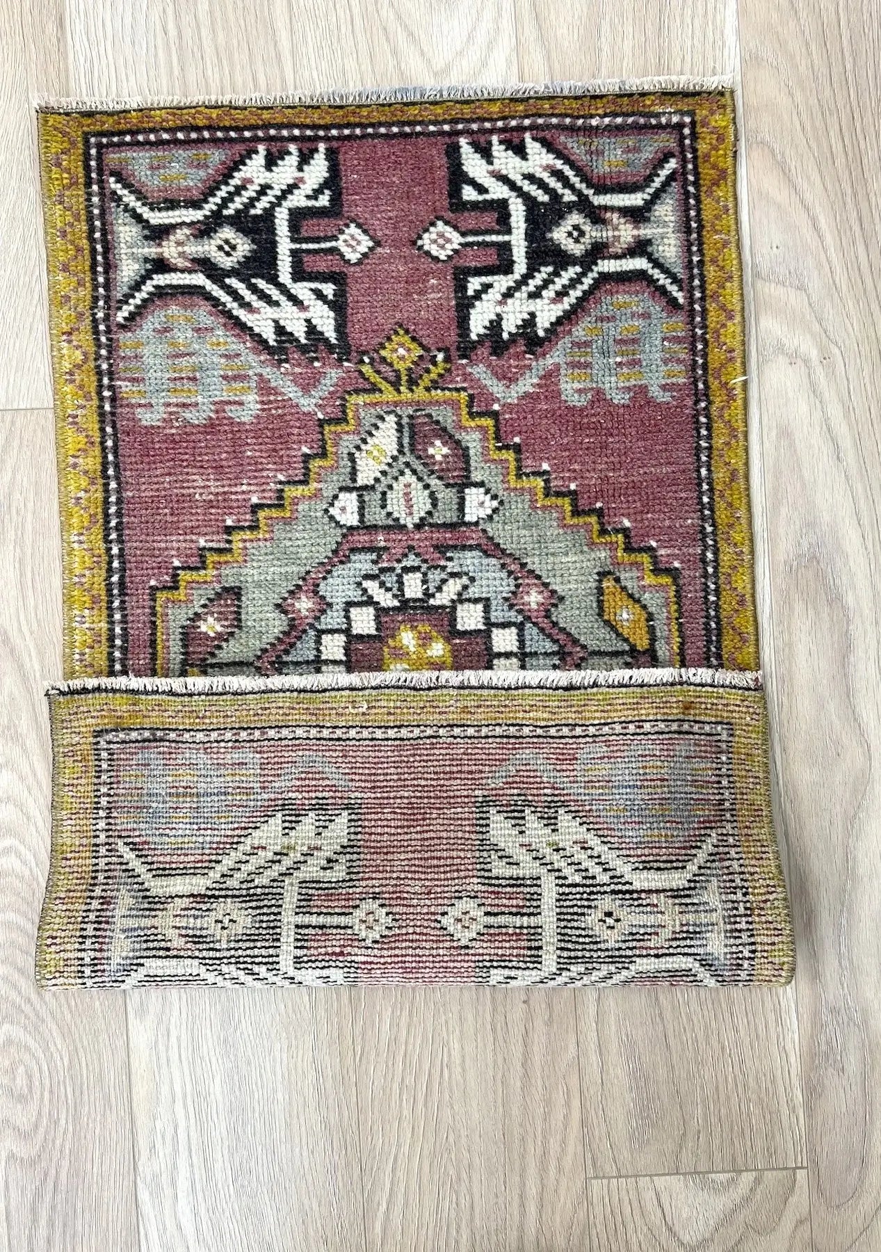 Aziza - Vintage Mini Pink Area Rug - kudenrugs