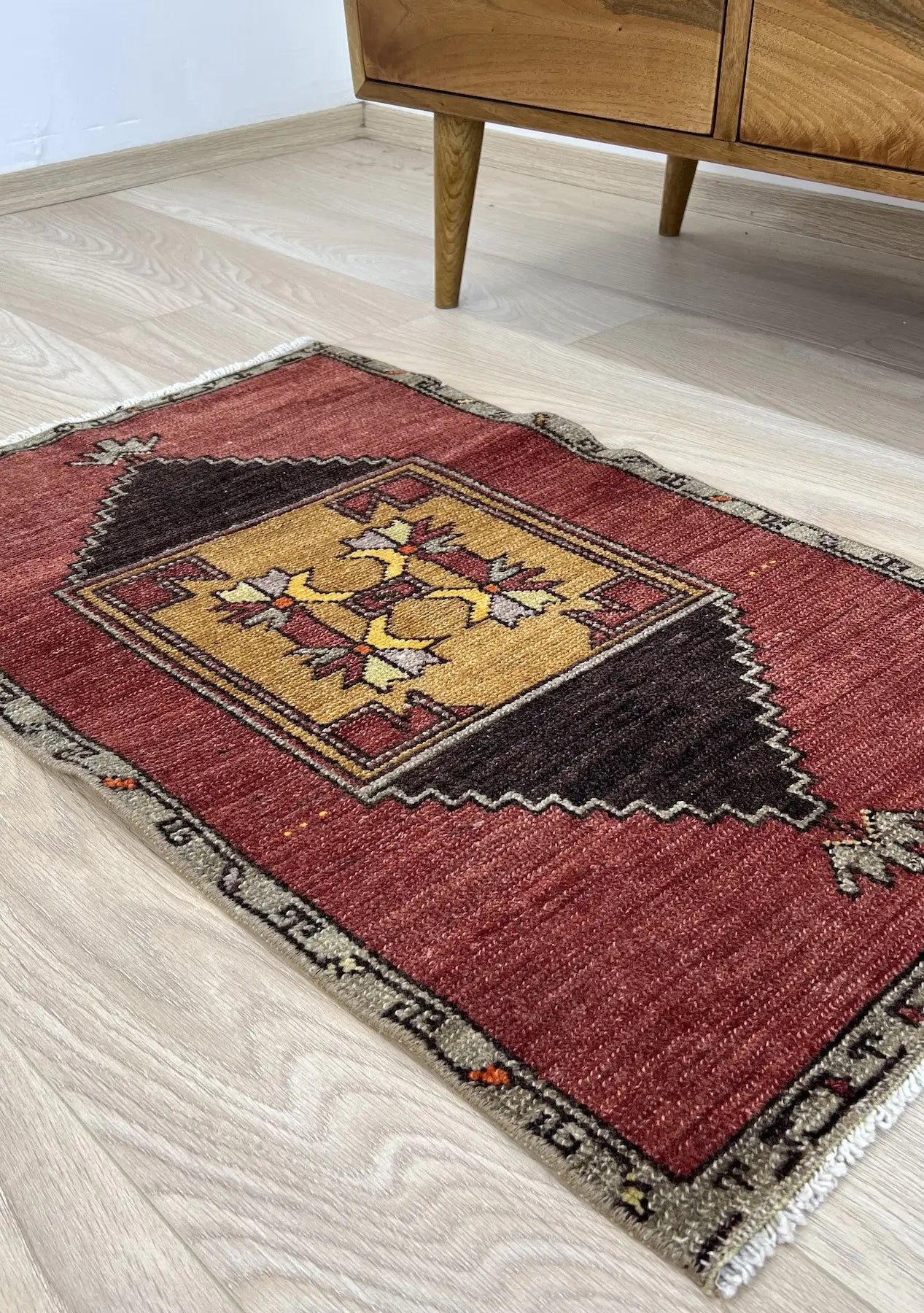 Bashe - Vintage Mini Red Area Rug - kudenrugs