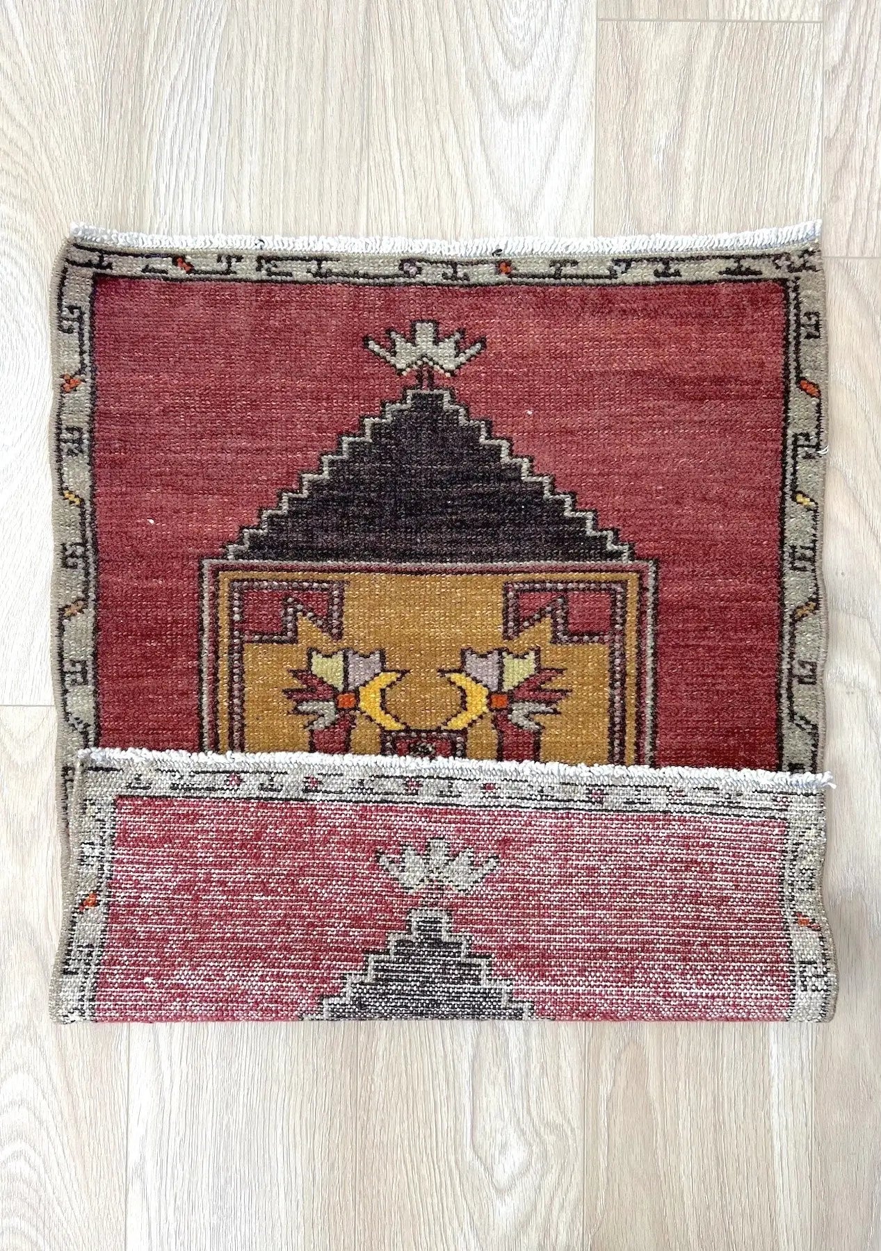 Bashe - Vintage Mini Red Area Rug - kudenrugs