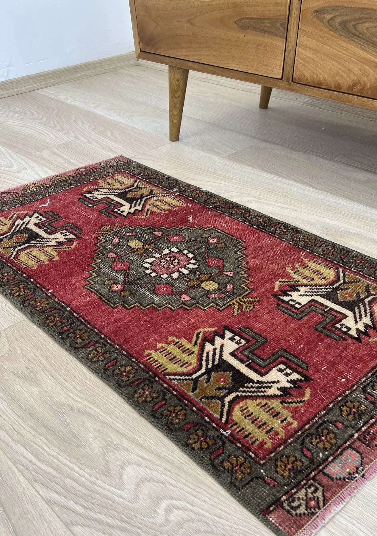 Benita - Vintage Mini Red Area Rug - kudenrugs