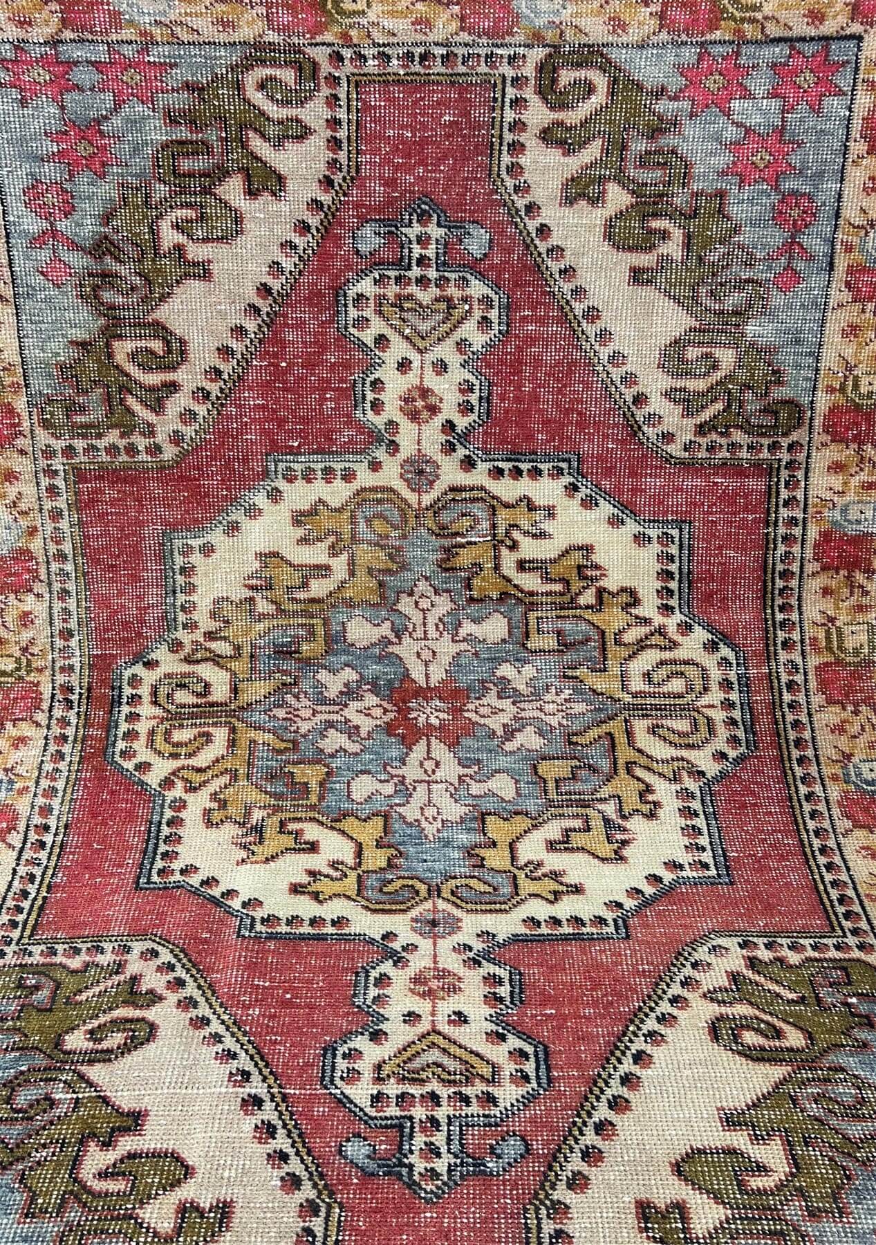 Bess - Vintage Anatolian Rug - kudenrugs