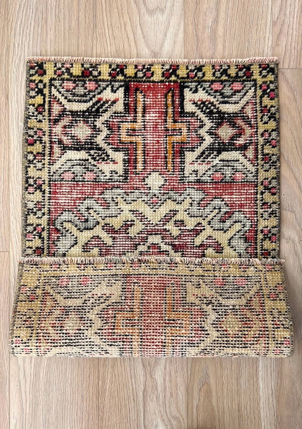 Bexley - Vintage Mini Red Area Rug - kudenrugs