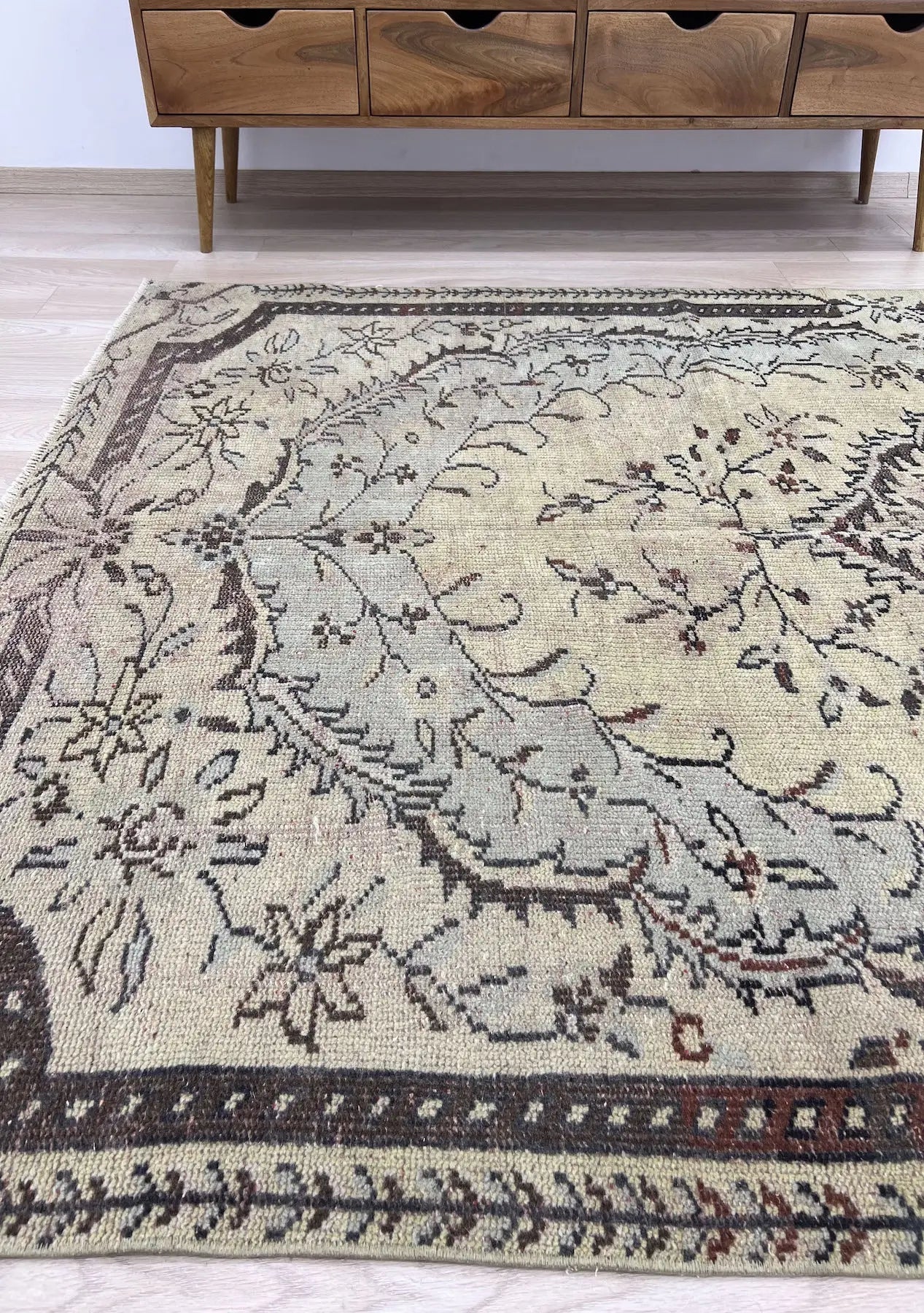 Bhrooke - Vintage Beige Antique Washed Rug - kudenrugs