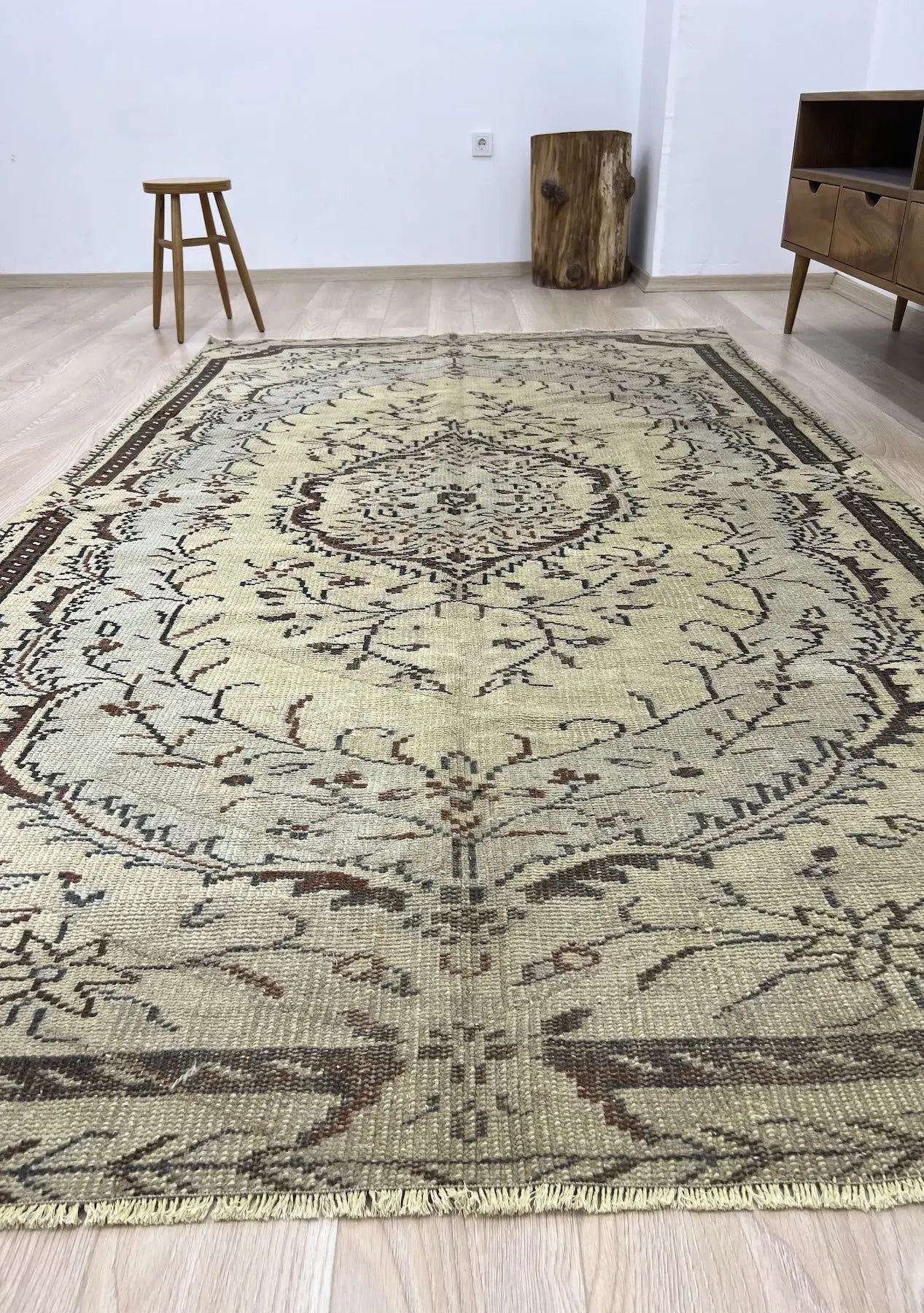 Bhrooke - Vintage Beige Antique Washed Rug - kudenrugs