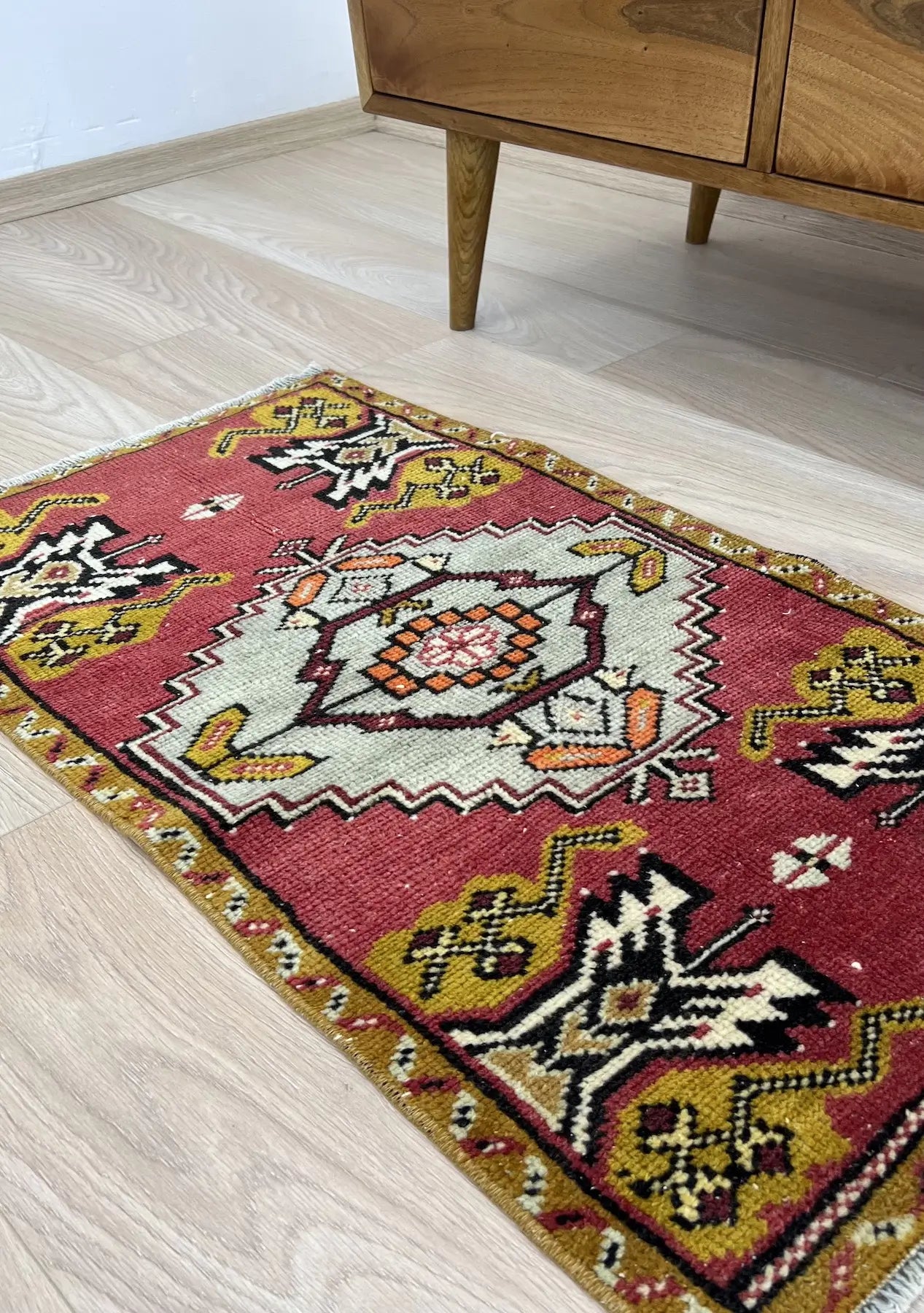 Bidelia - Vintage Mini Pink Area Rug - kudenrugs