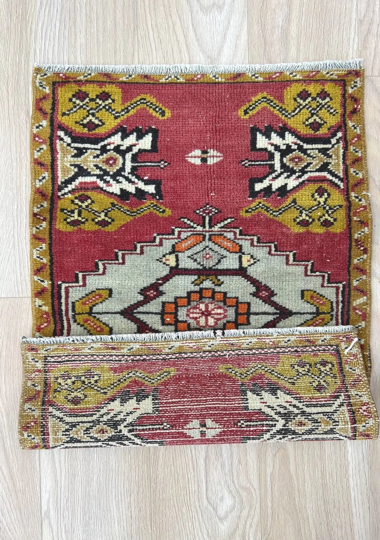 Bidelia - Vintage Mini Pink Area Rug - kudenrugs