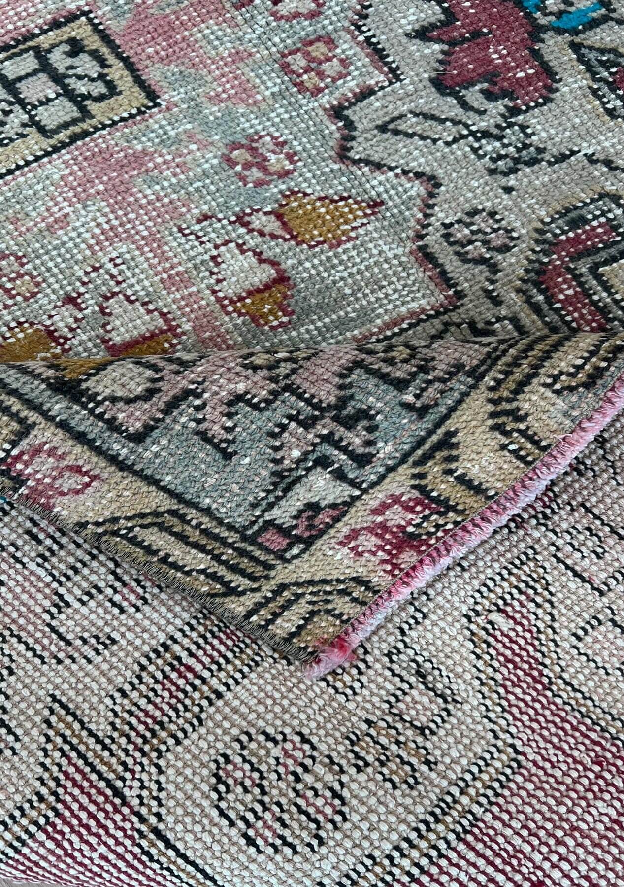 Blanche - Vintage Anatolian Rug - kudenrugs