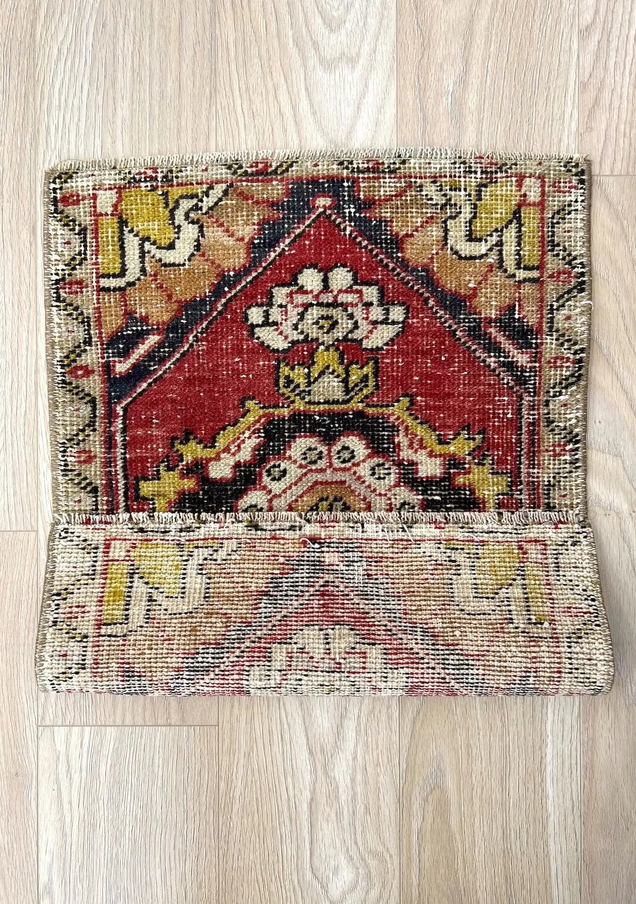 Bozidara - Vintage Mini Red Area Rug - kudenrugs