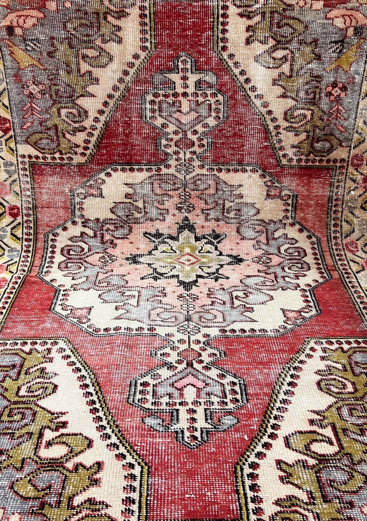 Braelyn - Vintage Anatolian Rug - kudenrugs