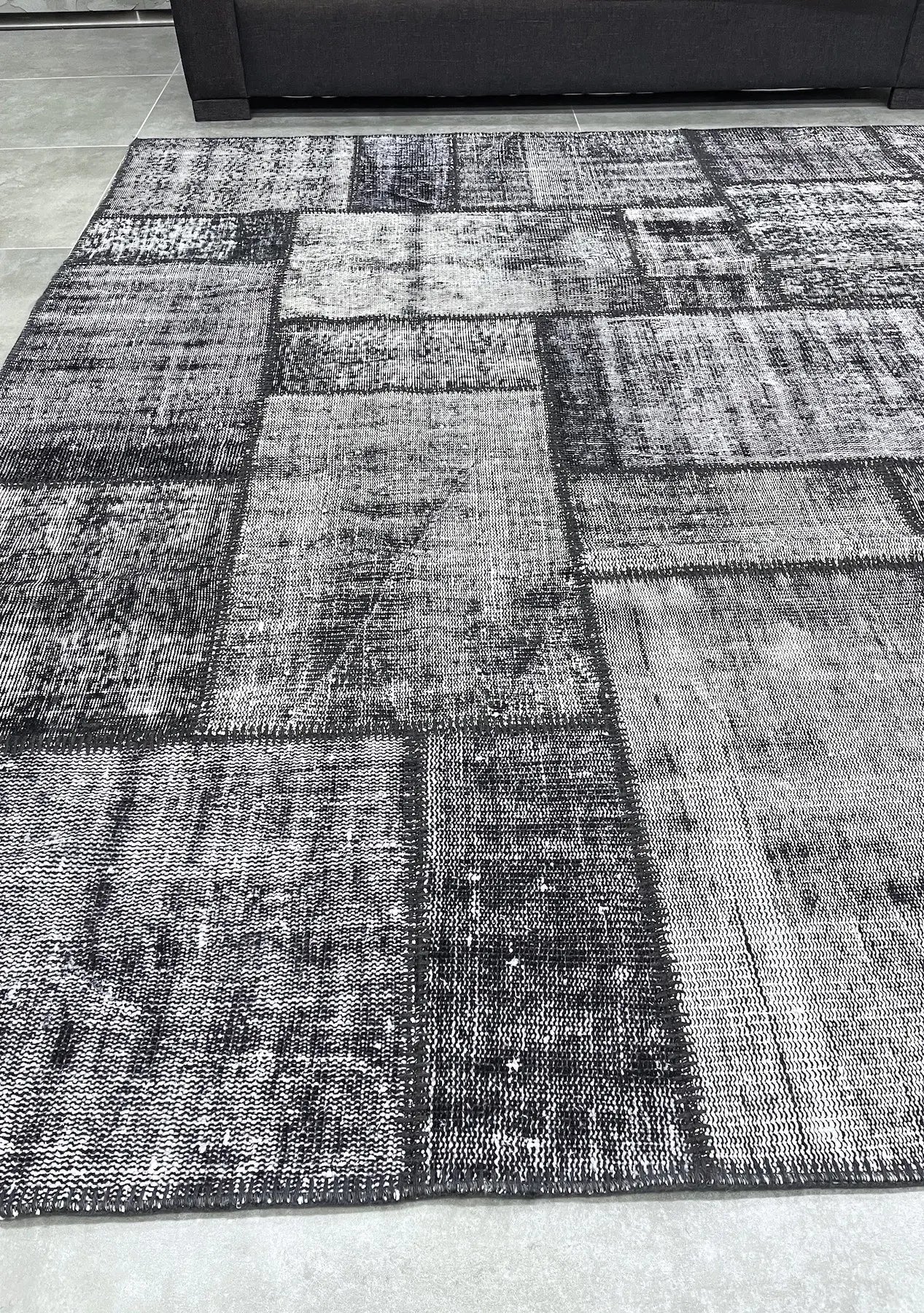 Cassiopeia - Vintage Black Patchwork Rug - kudenrugs