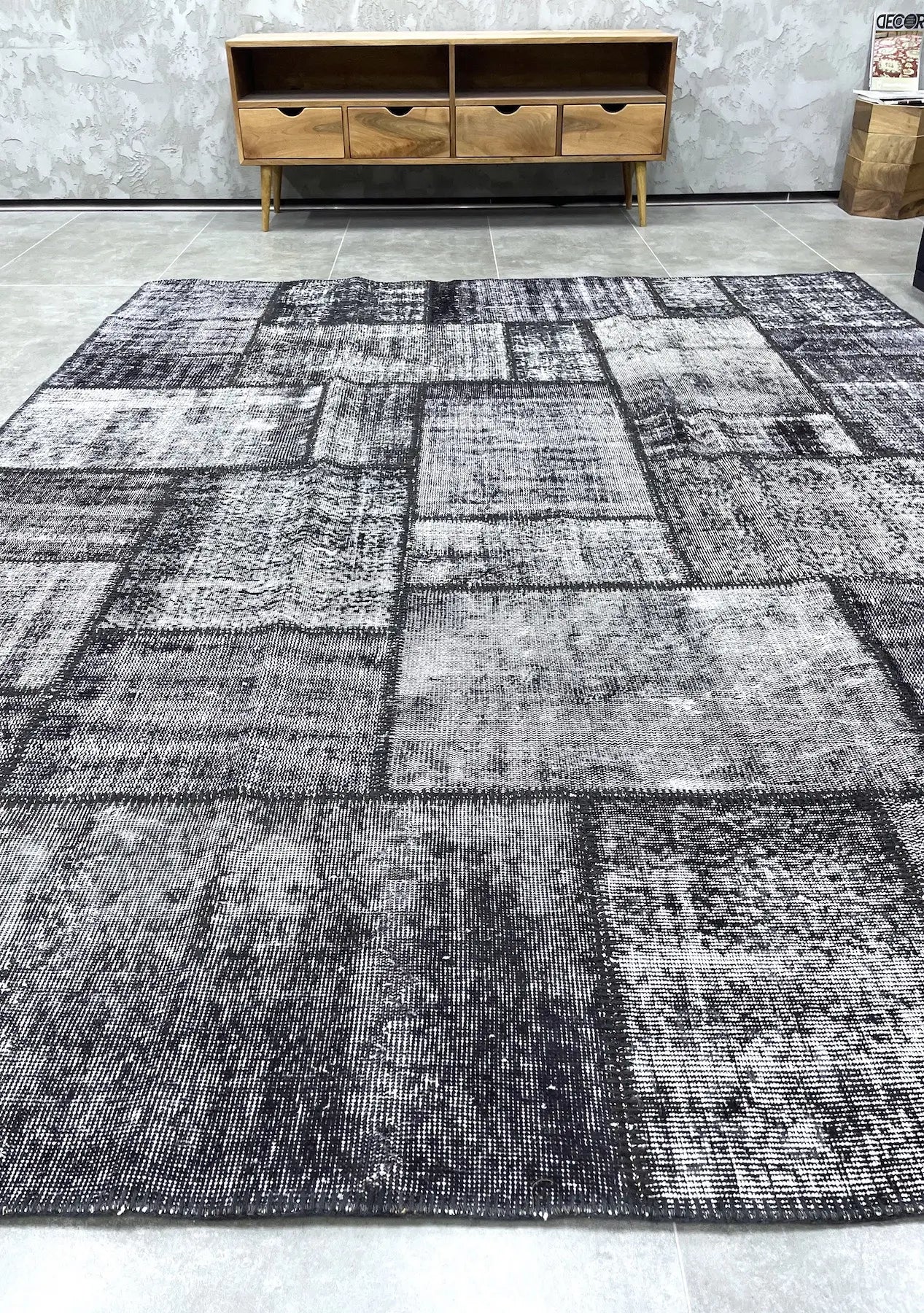 Cassiopeia - Vintage Black Patchwork Rug - kudenrugs