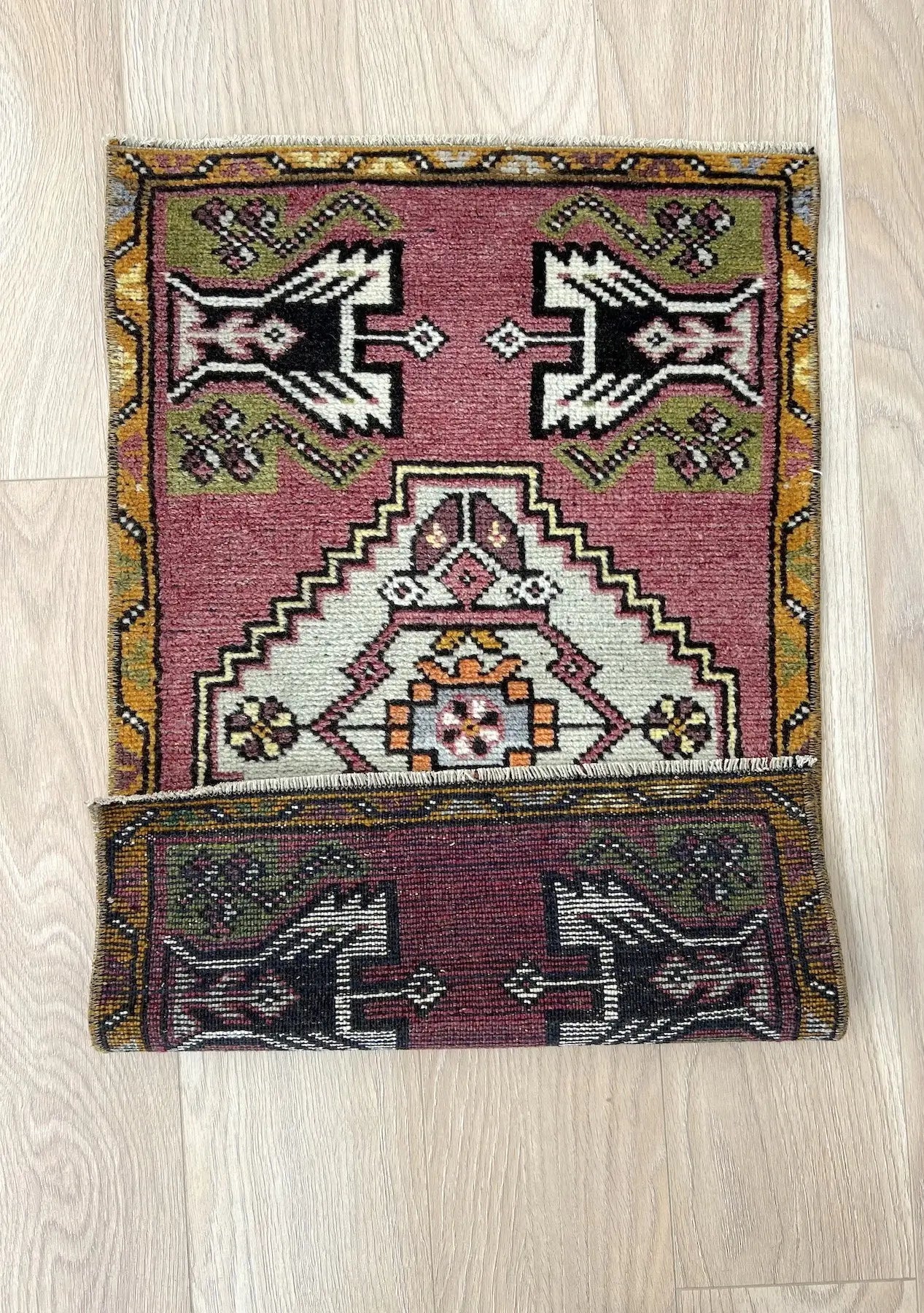 Chatrasuda - Vintage Mini Pink Area Rug - kudenrugs