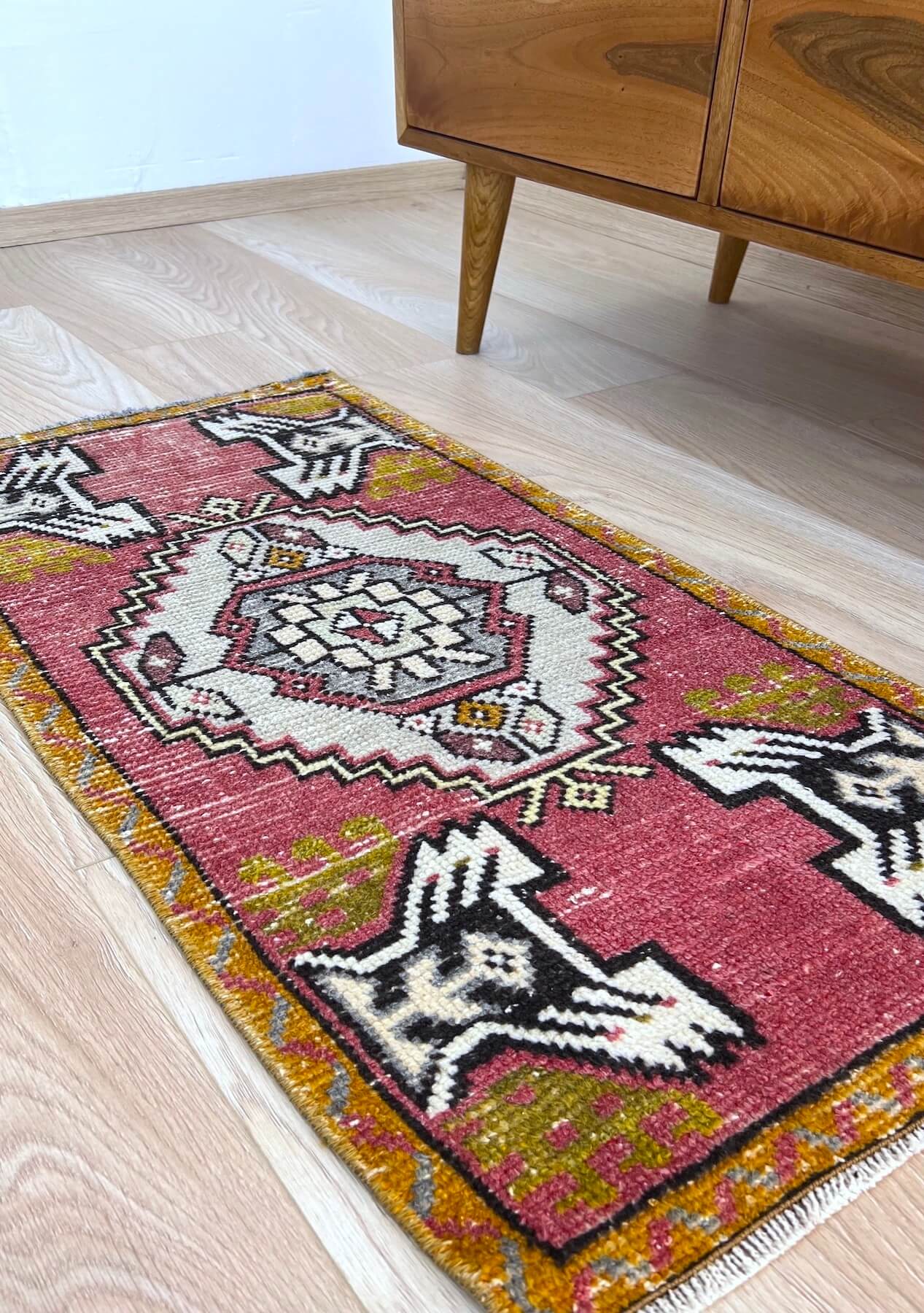Cornelia - Vintage Mini Pink Area Rug - kudenrugs