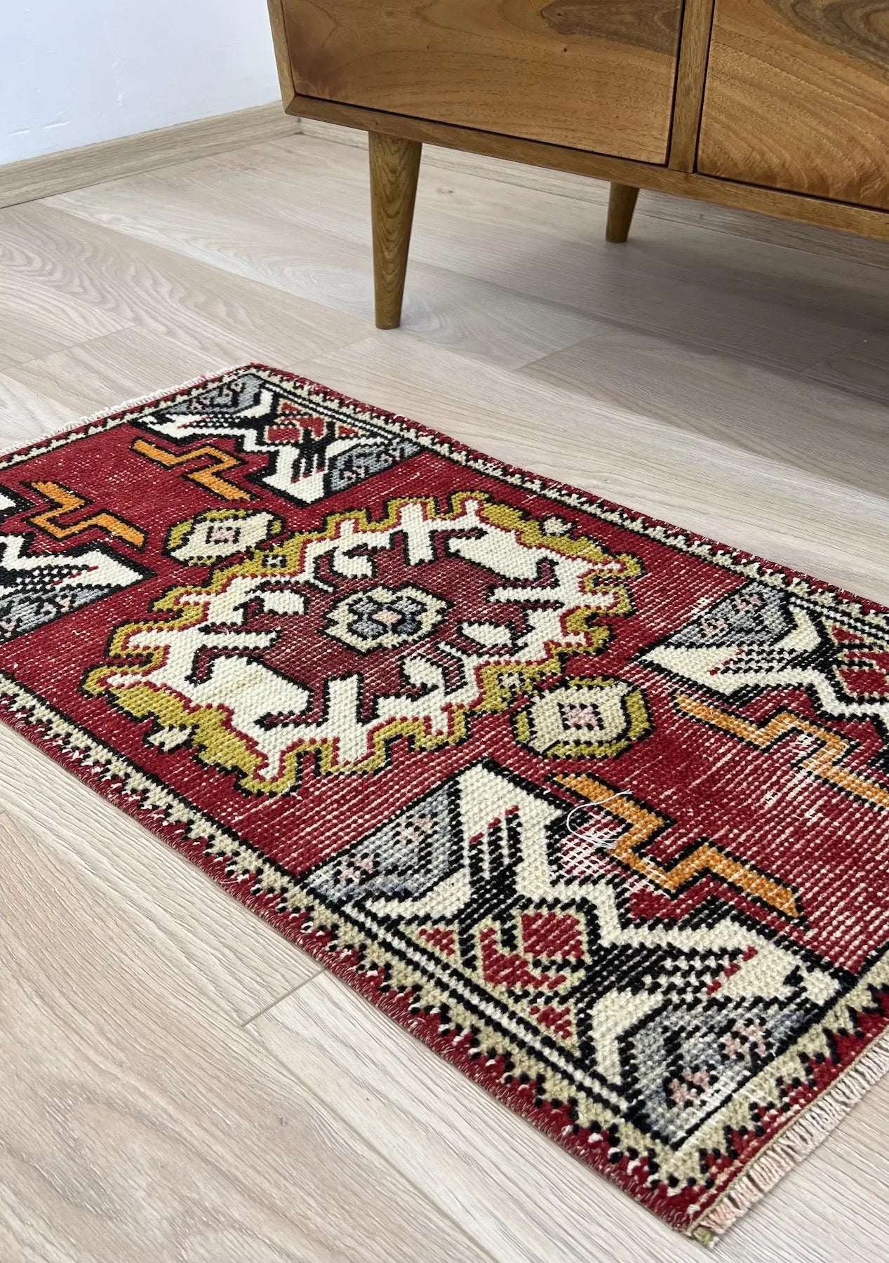 Danielan - Vintage Mini Red Area Rug - kudenrugs