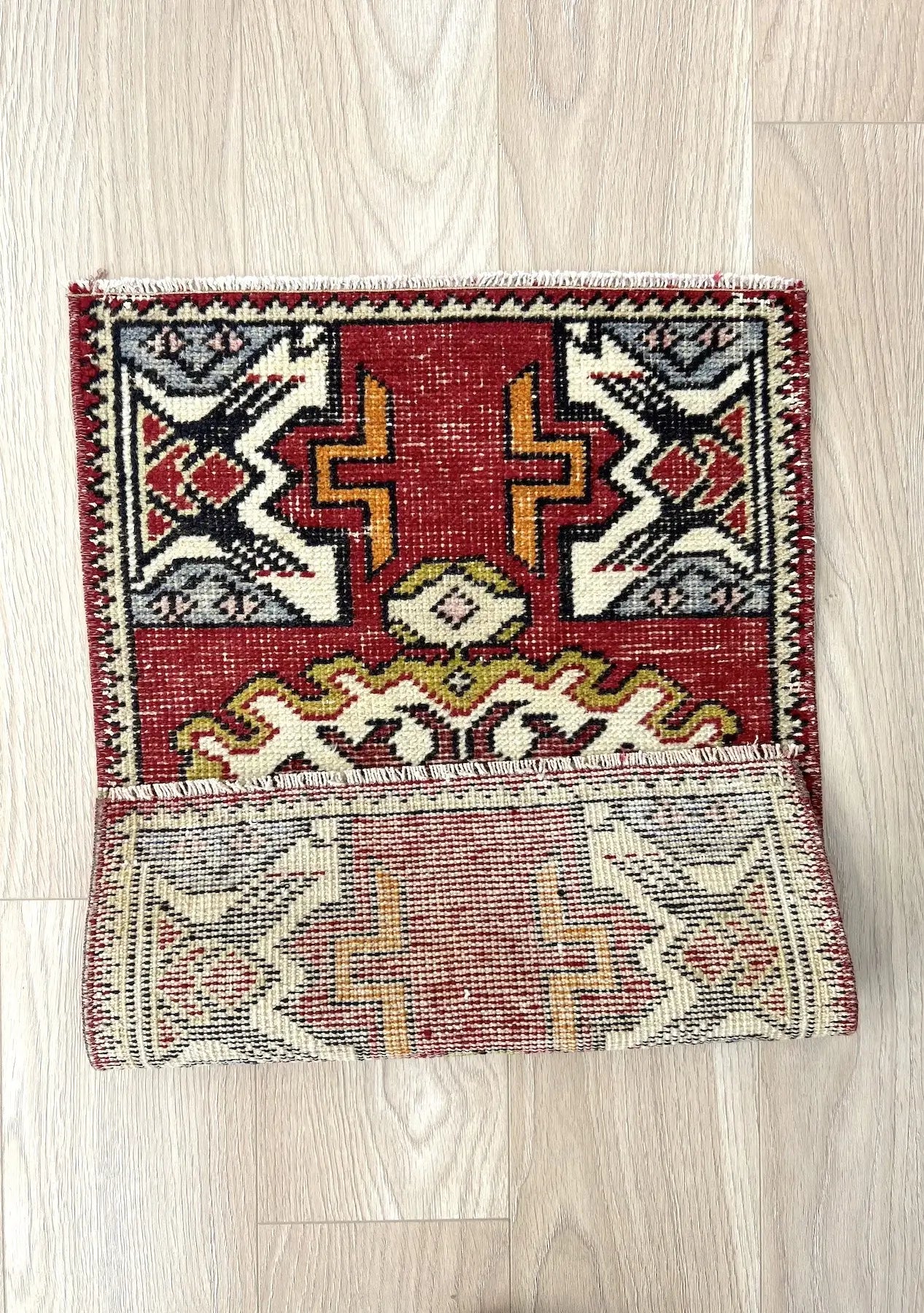 Danielan - Vintage Mini Red Area Rug - kudenrugs