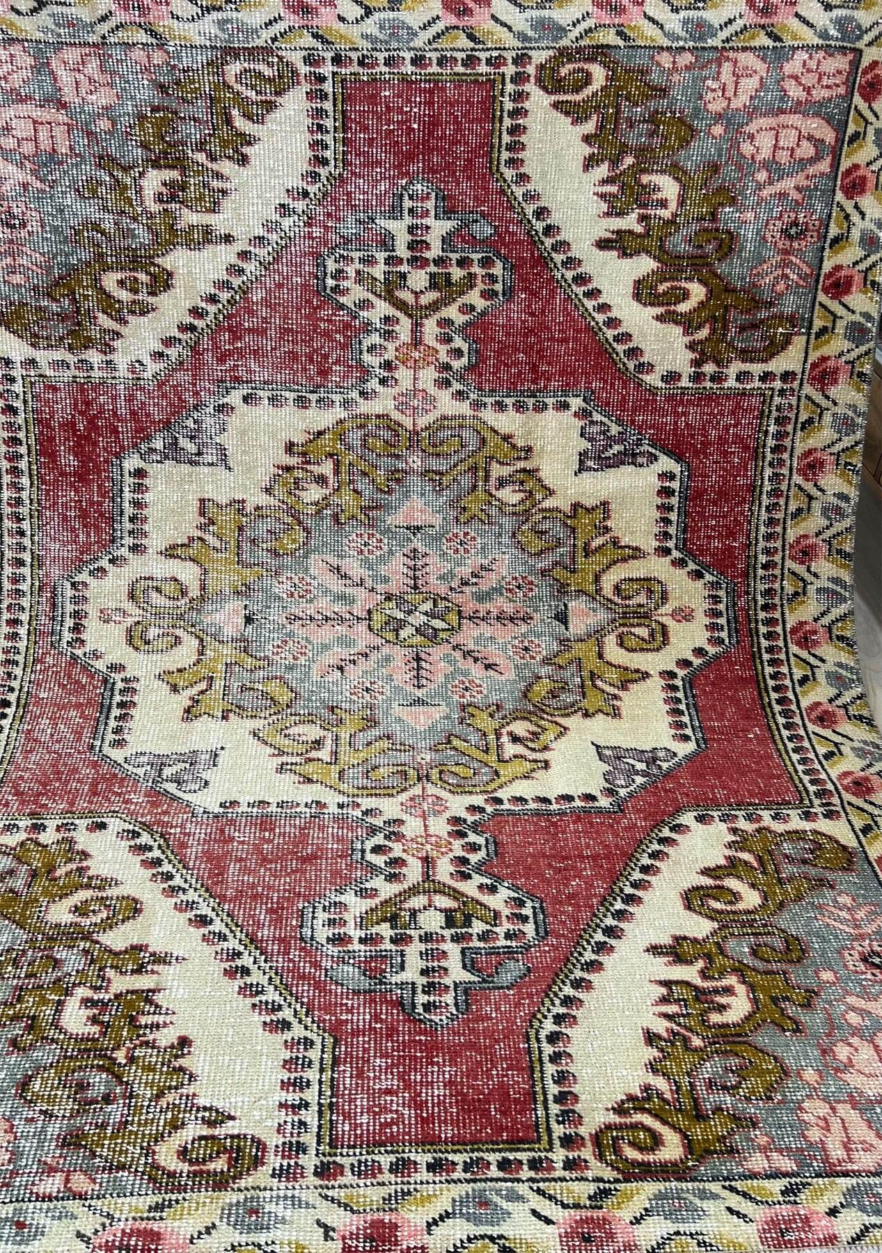 Danna - Vintage Anatolian Rug - kudenrugs