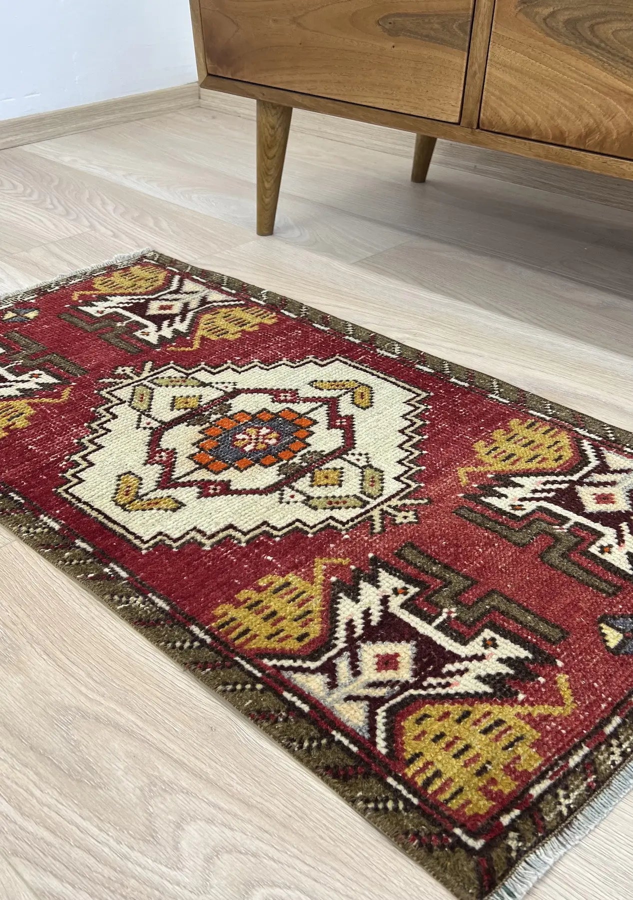 Demetria - Vintage Mini Red Area Rug - kudenrugs