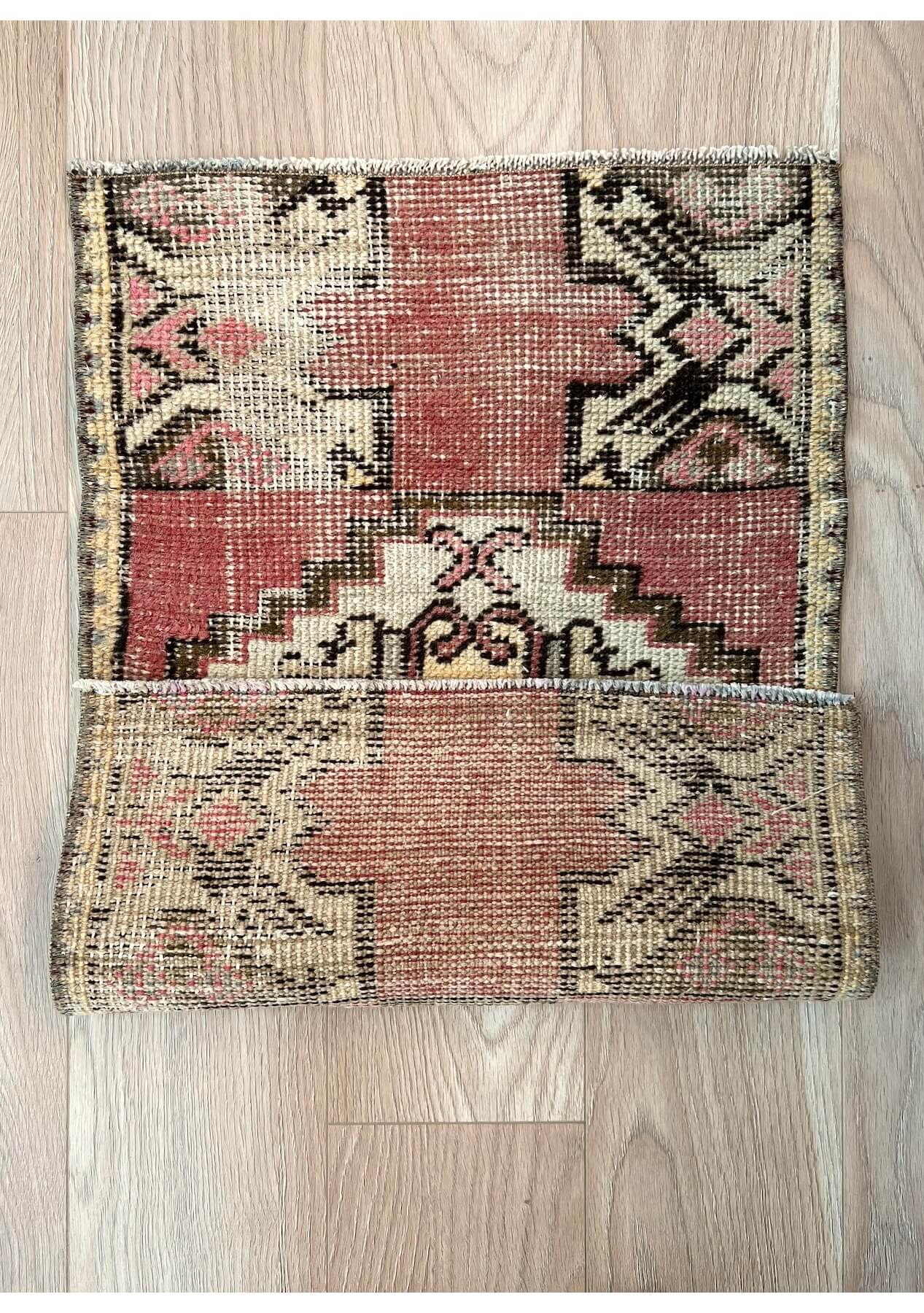 Diana - Vintage Mini Pink Area Rug - kudenrugs