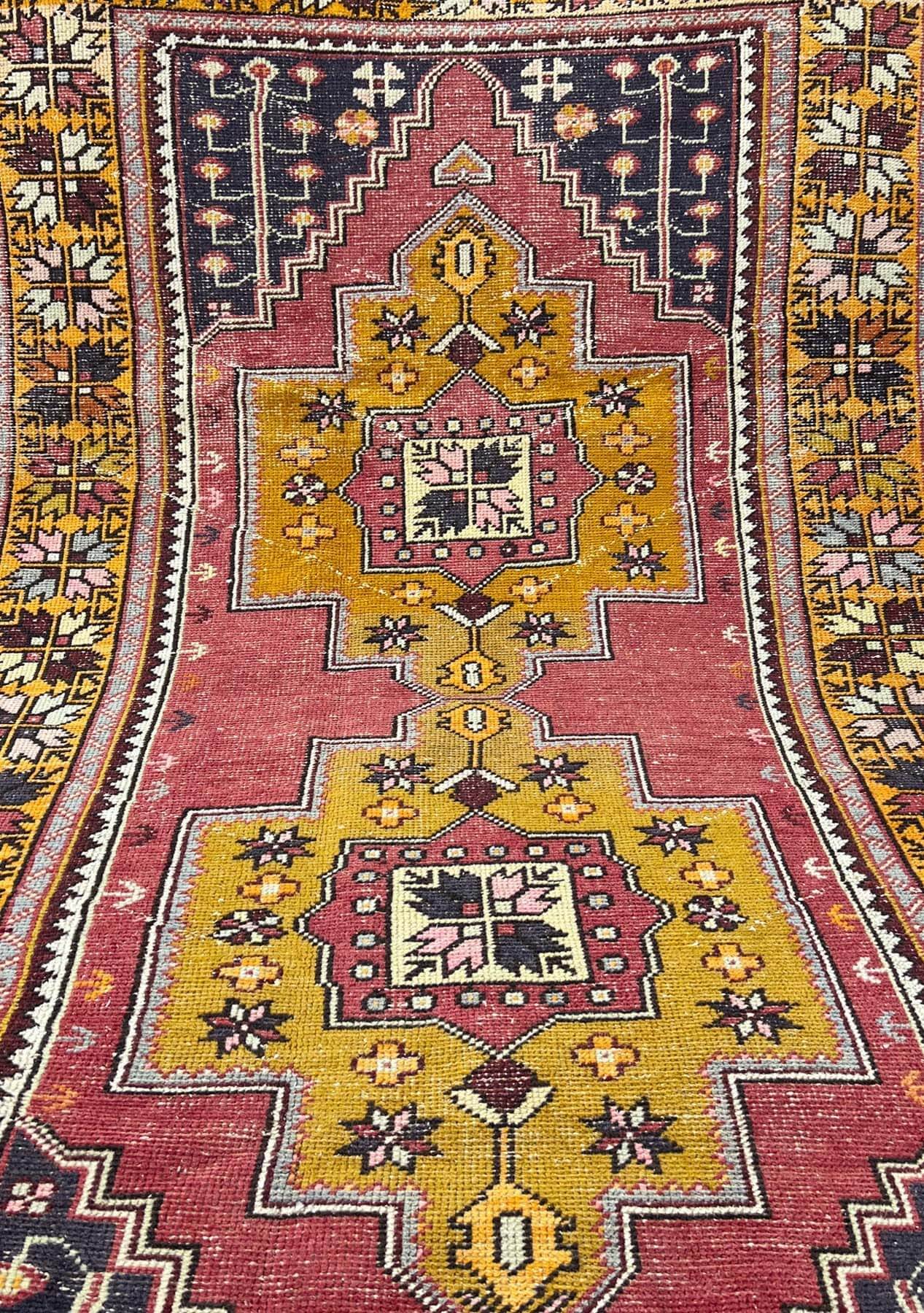 Diya - Vintage Anatolian Rug - kudenrugs