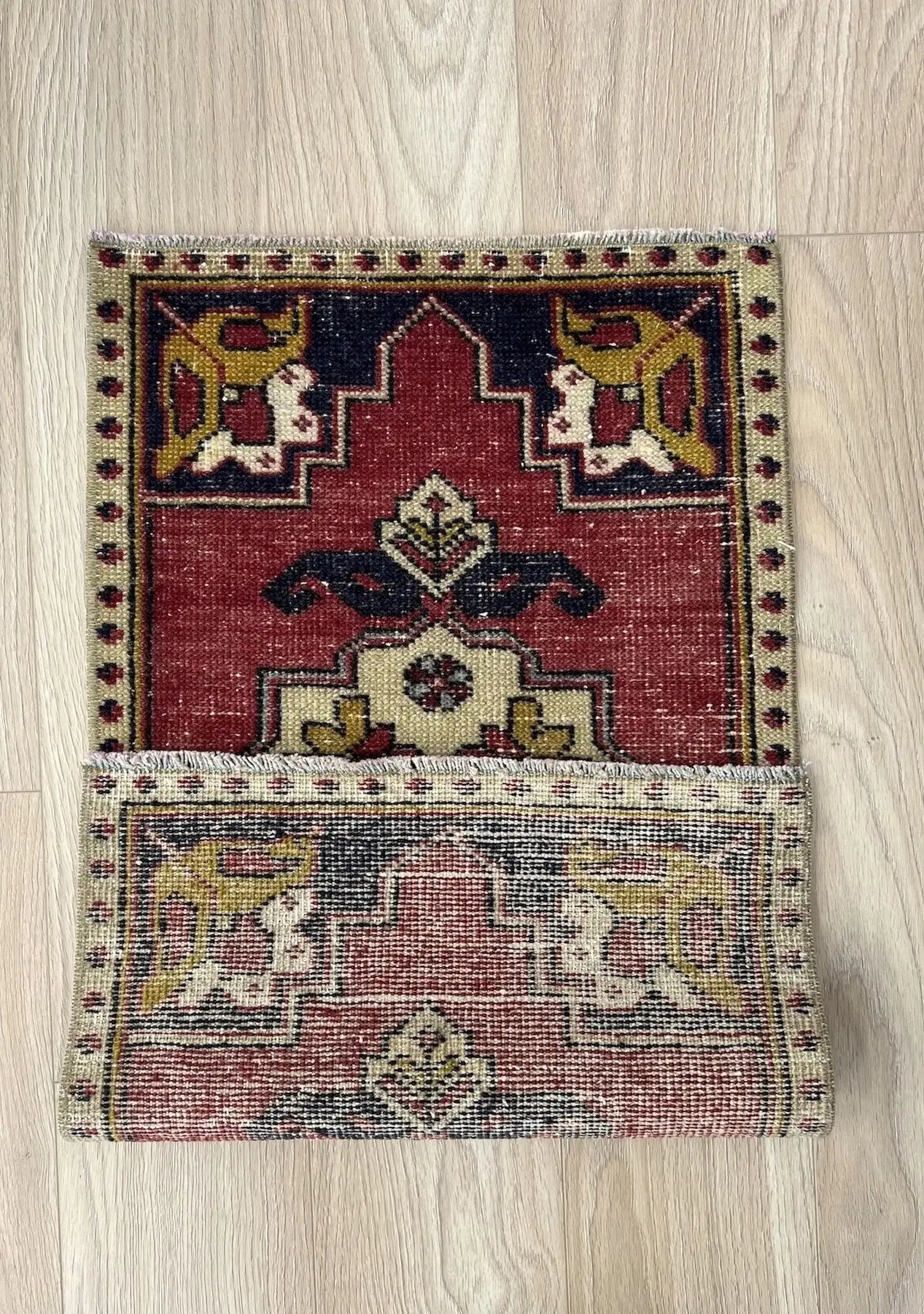 Edetta - Vintage Mini Red Area Rug - kudenrugs