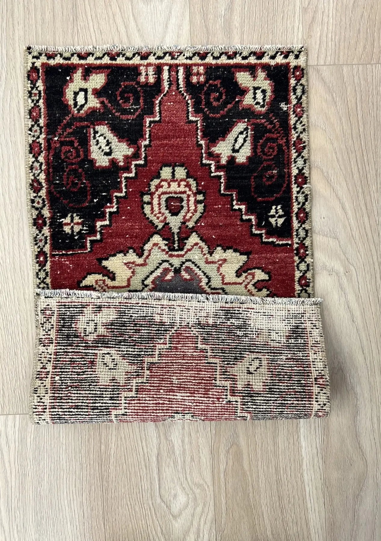 Editha - Vintage Mini Red Area Rug - kudenrugs