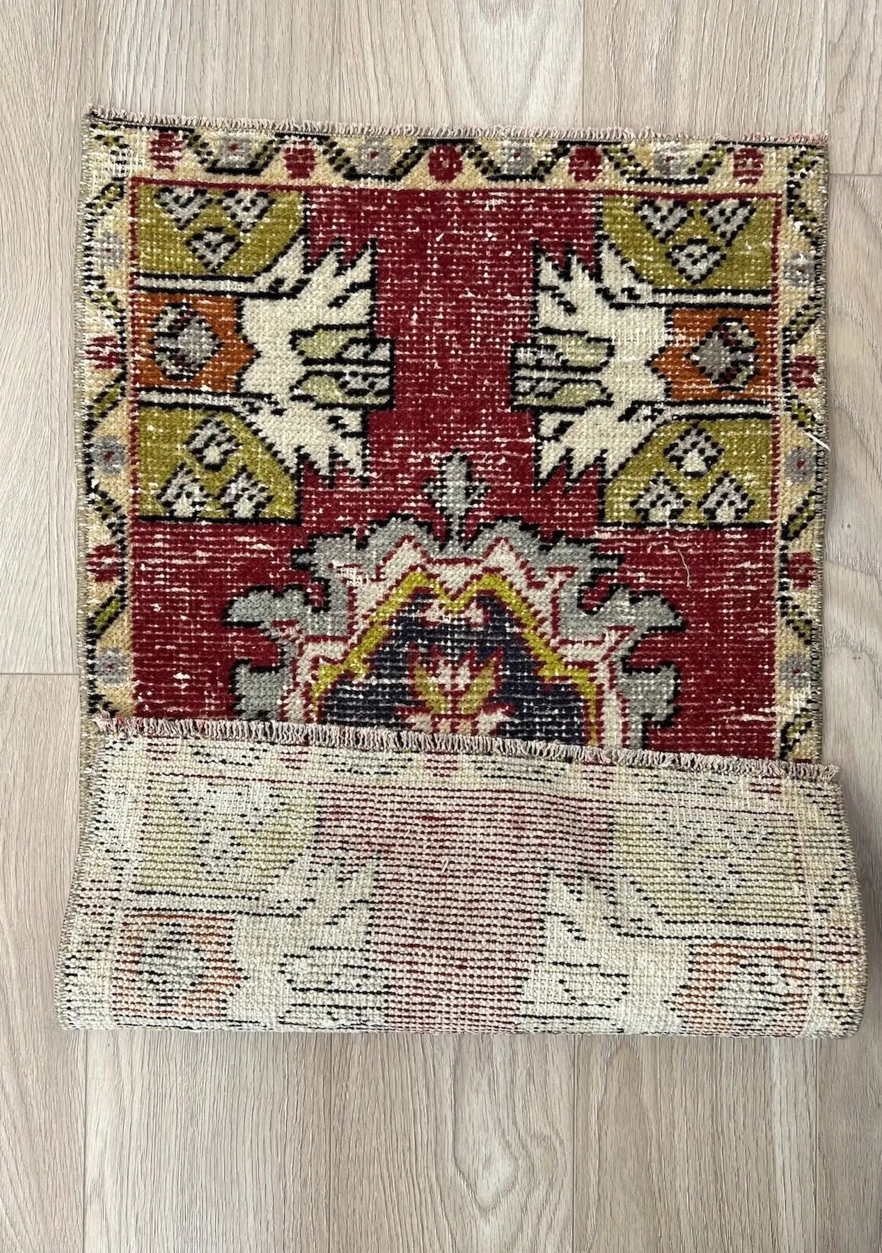 Edyta - Vintage Mini Red Area Rug - kudenrugs