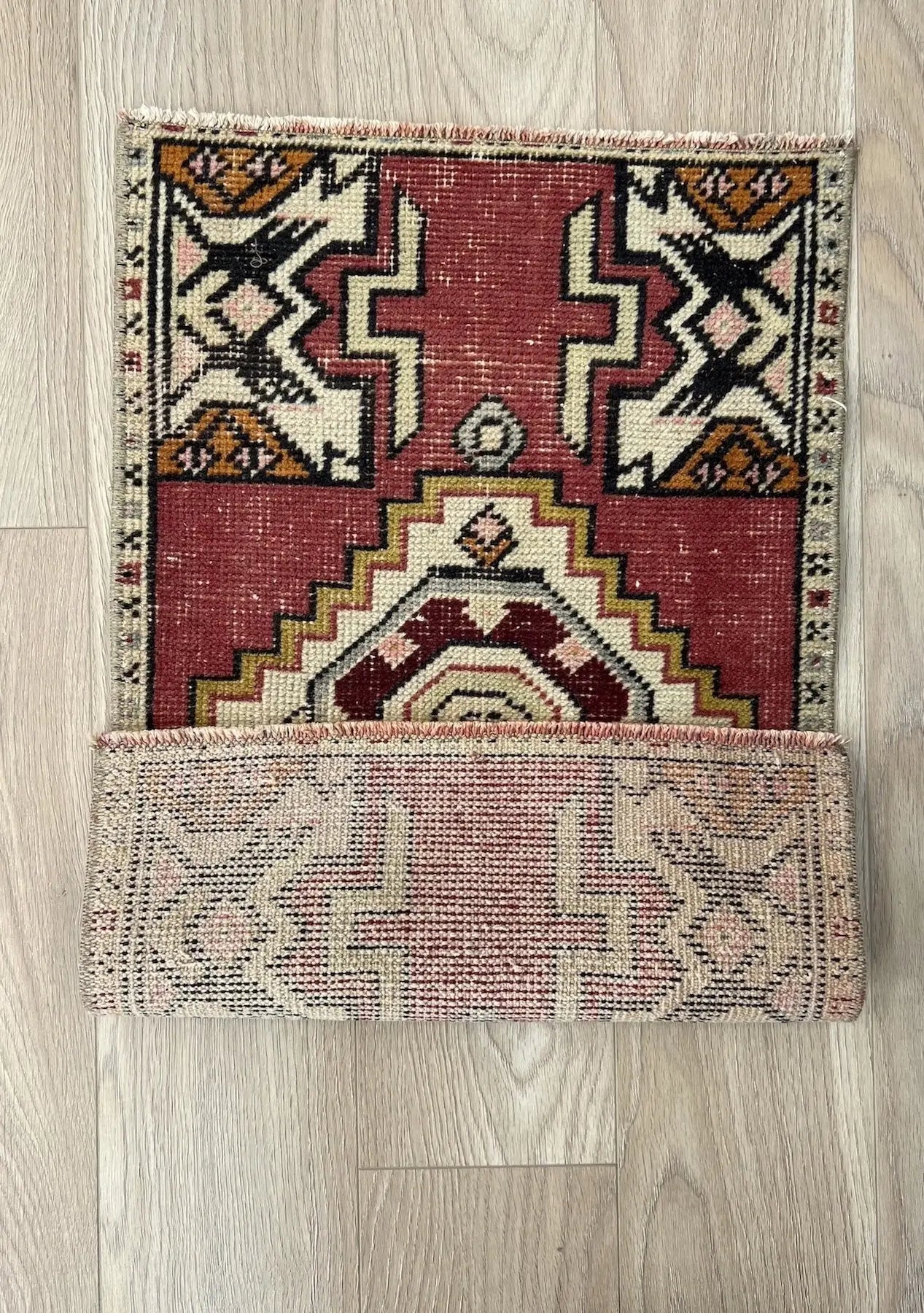 Edythe - Vintage Mini Red Area Rug - kudenrugs