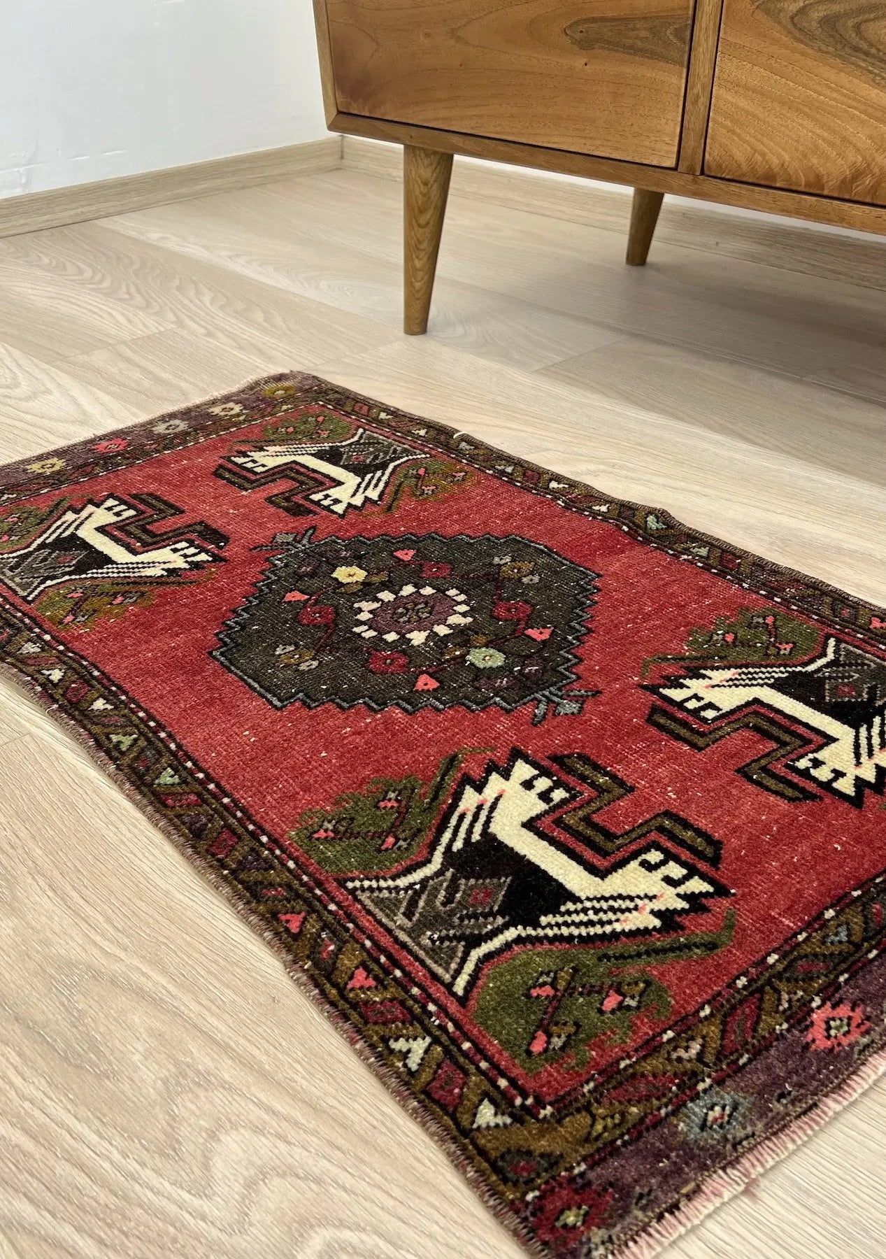Efrosini - Vintage Mini Red Area Rug - kudenrugs