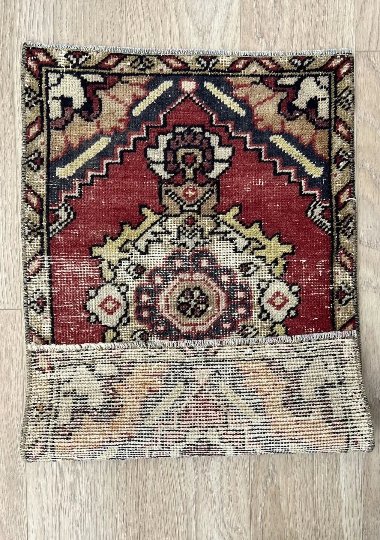 Eileene - Vintage Mini Red Area Rug - kudenrugs