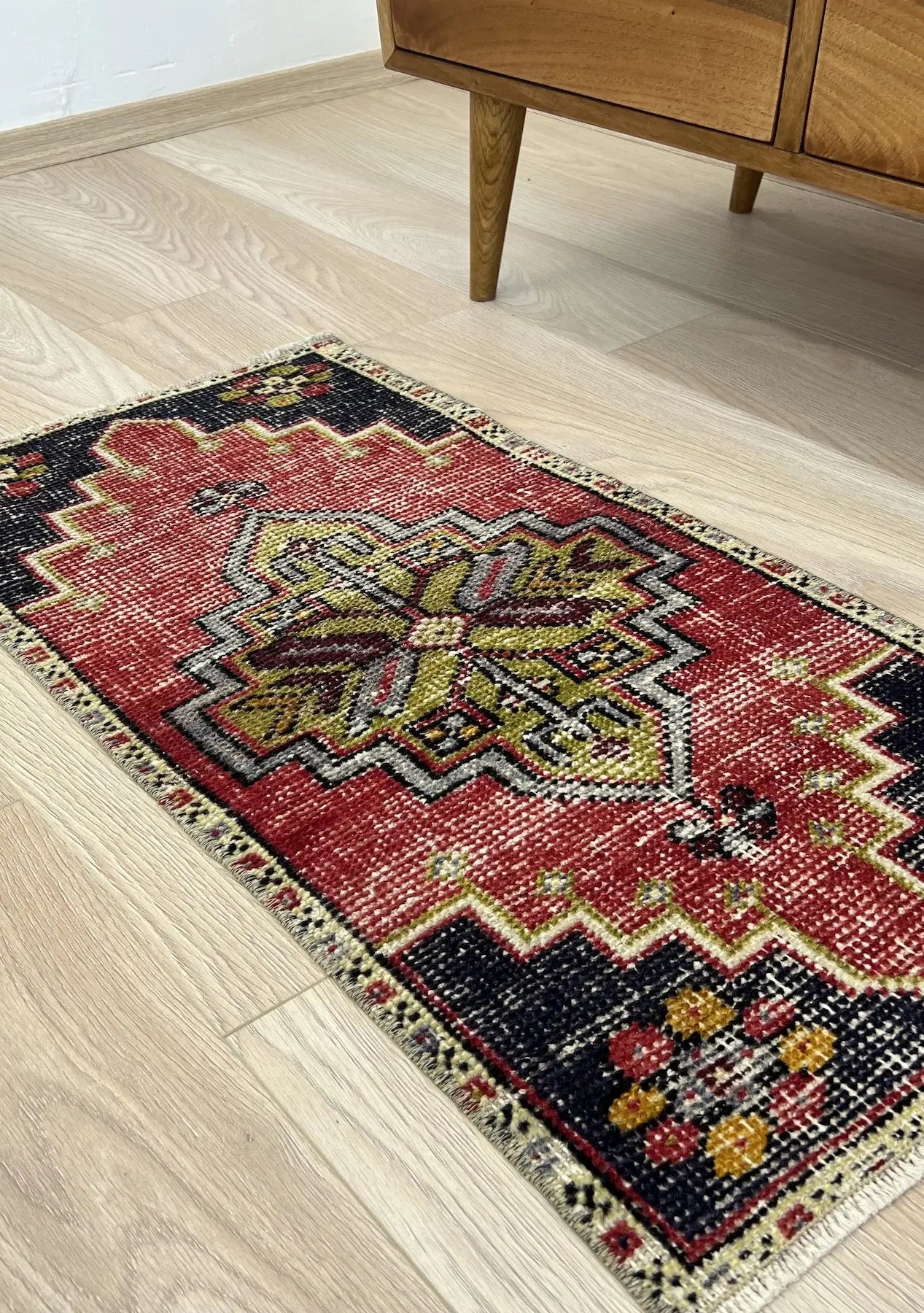 Elba - Vintage Mini Red Area Rug - kudenrugs
