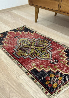 Elba - Vintage Mini Red Area Rug - kudenrugs