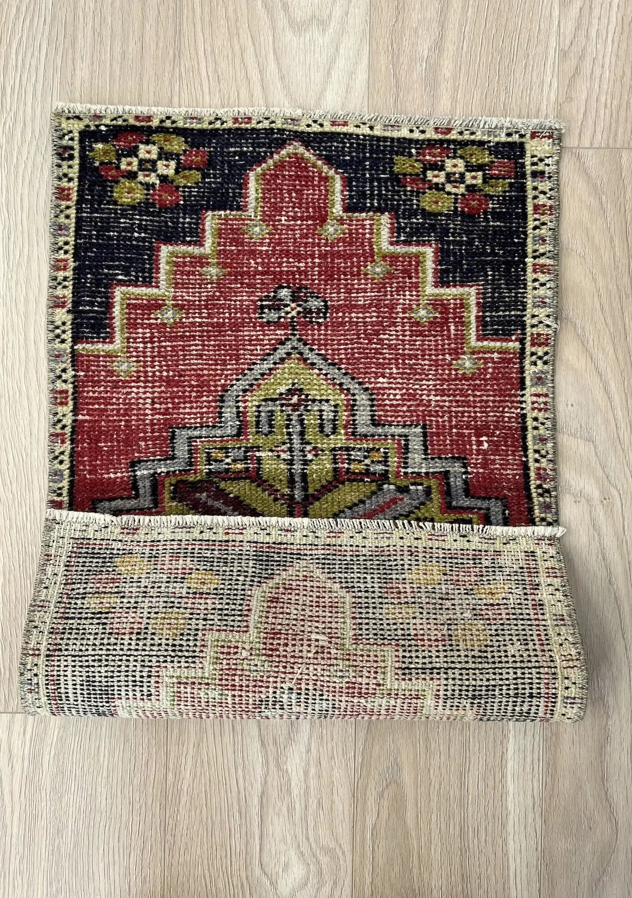 Elba - Vintage Mini Red Area Rug - kudenrugs