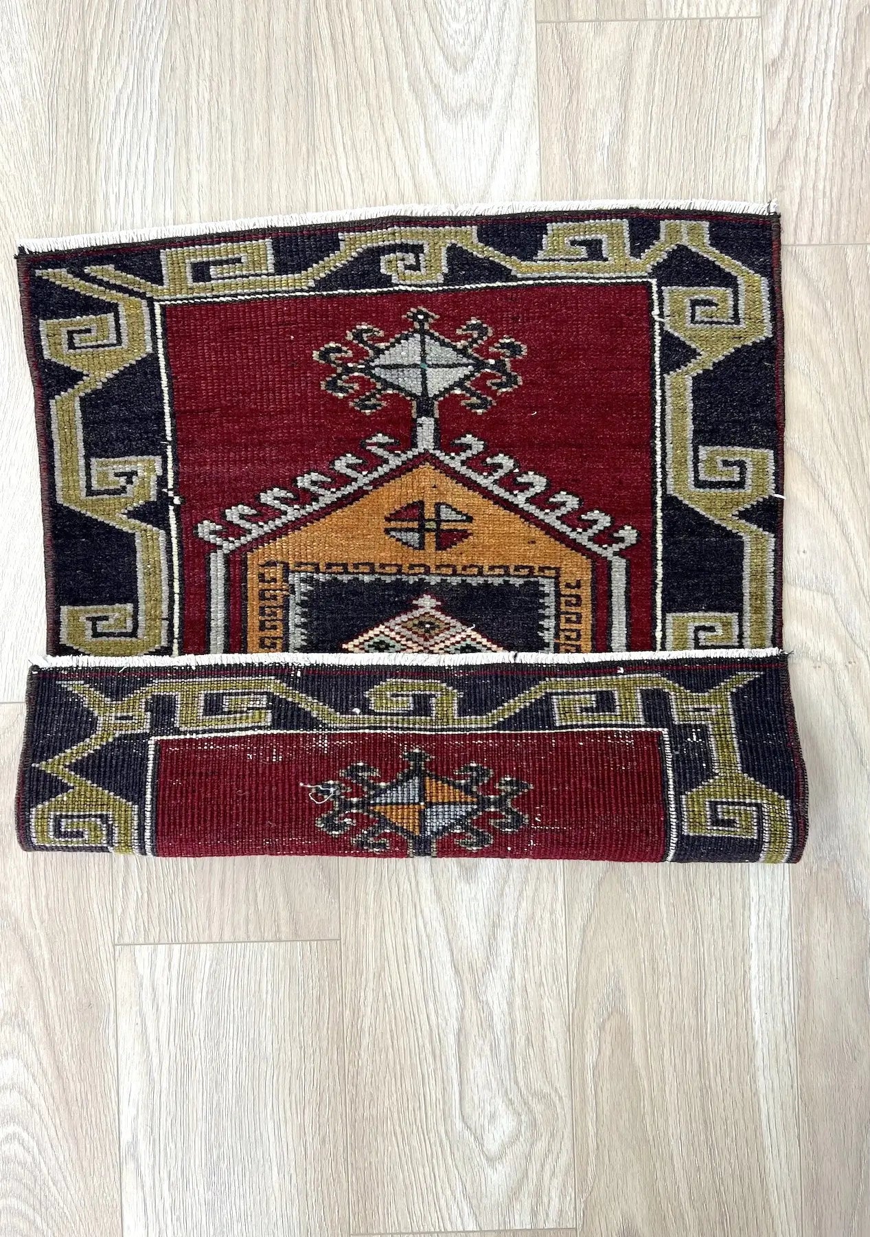 Eldora - Vintage Mini Red Area Rug - kudenrugs