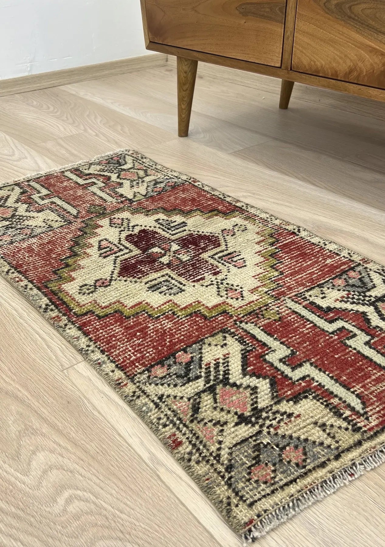 Elice - Vintage Mini Red Area Rug - kudenrugs