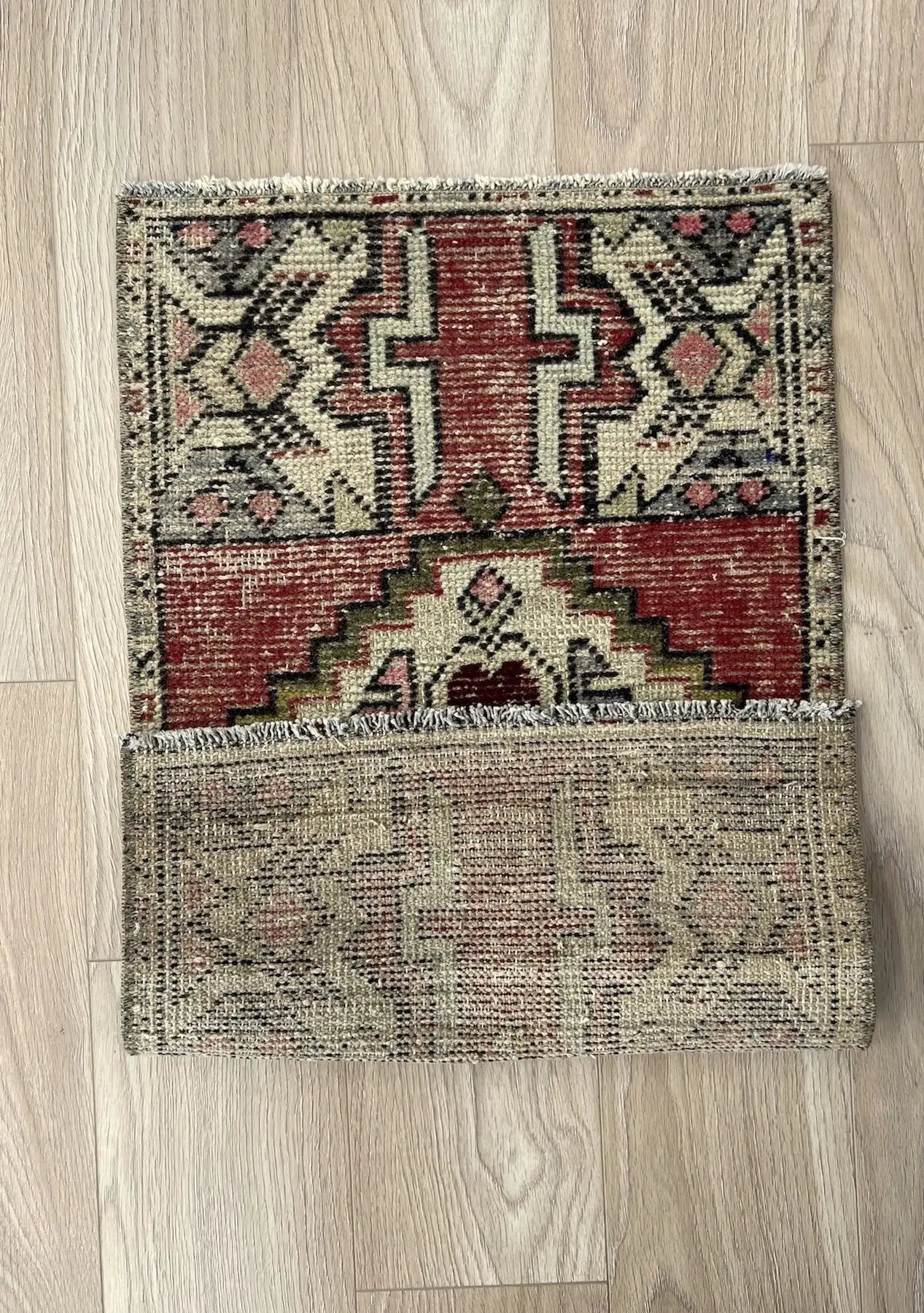 Elice - Vintage Mini Red Area Rug - kudenrugs