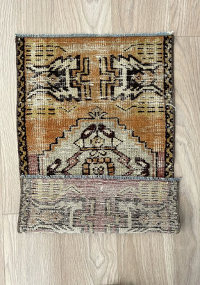 Elisabetta - Vintage Mini Red Area Rug - kudenrugs