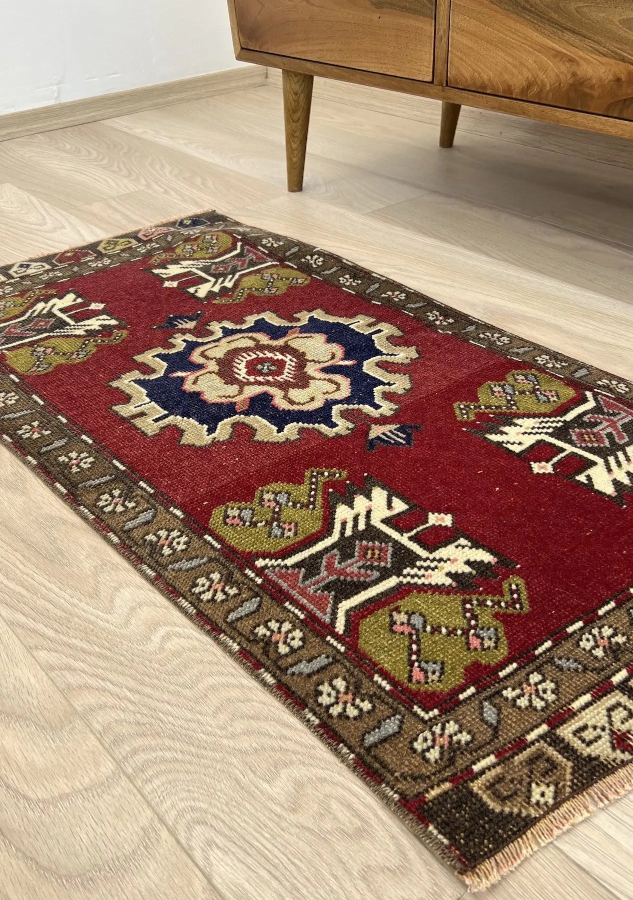 Elita - Vintage Mini Red Area Rug - kudenrugs