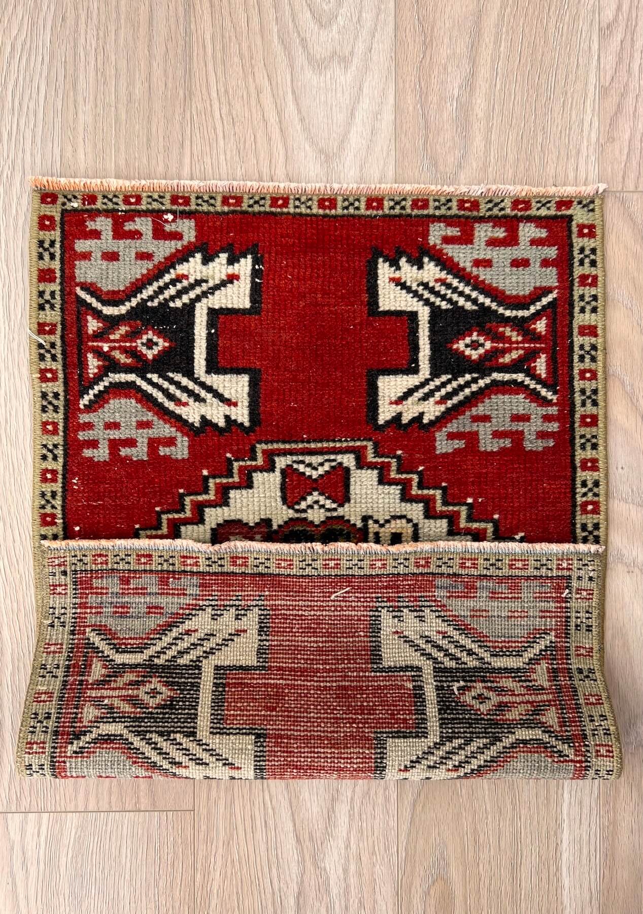 Ellison - Vintage Mini Red Area Rug - kudenrugs