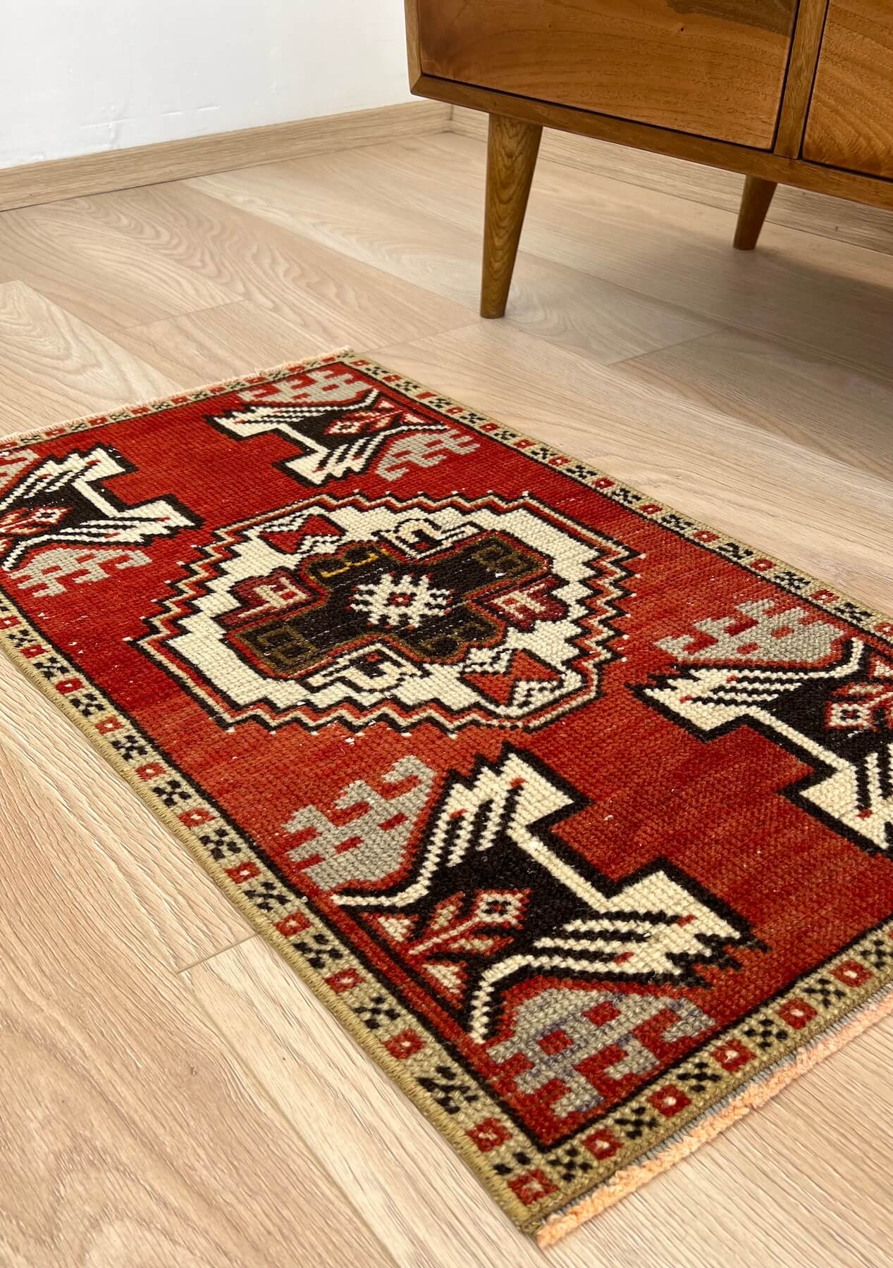 Ellison - Vintage Mini Red Area Rug - kudenrugs