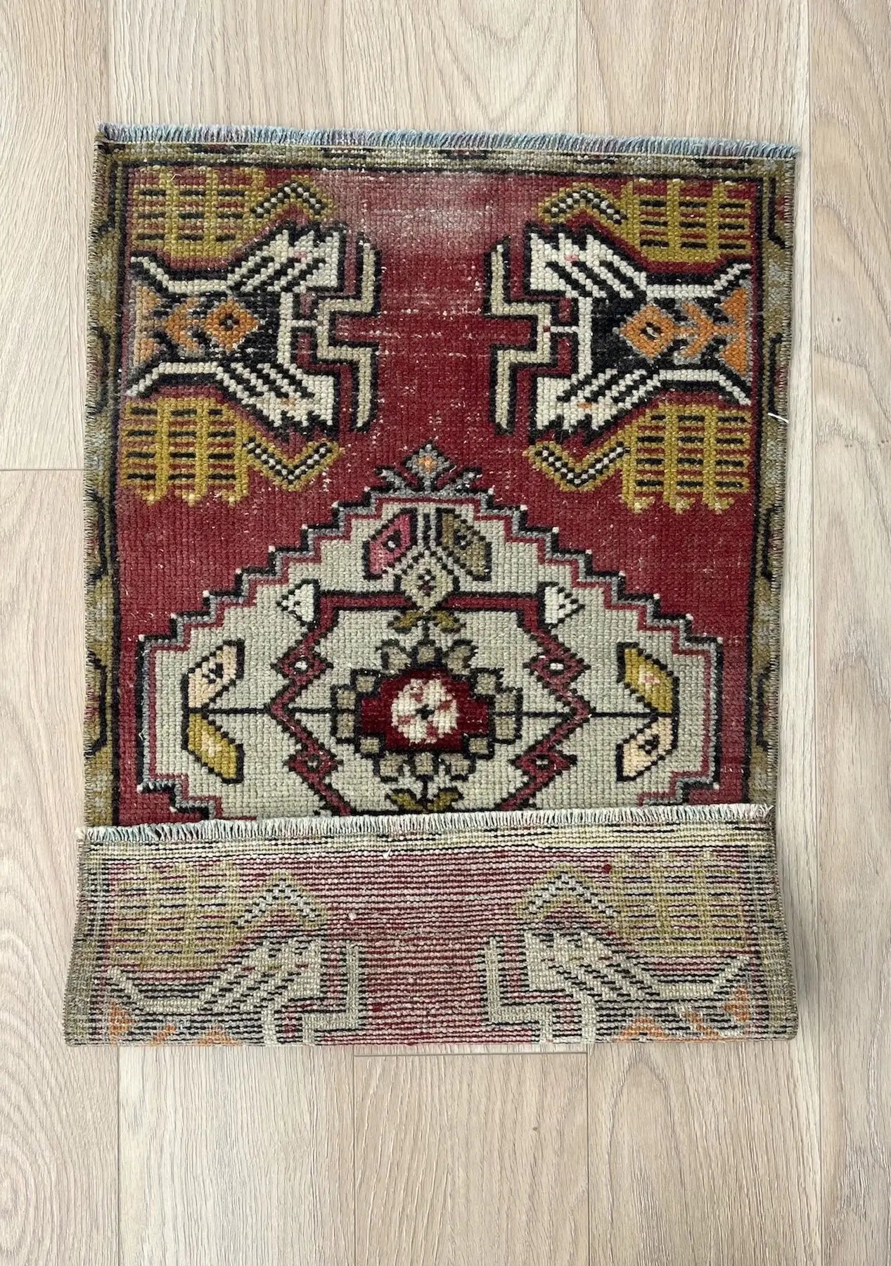 Elodee - Vintage Mini Red Area Rug - kudenrugs