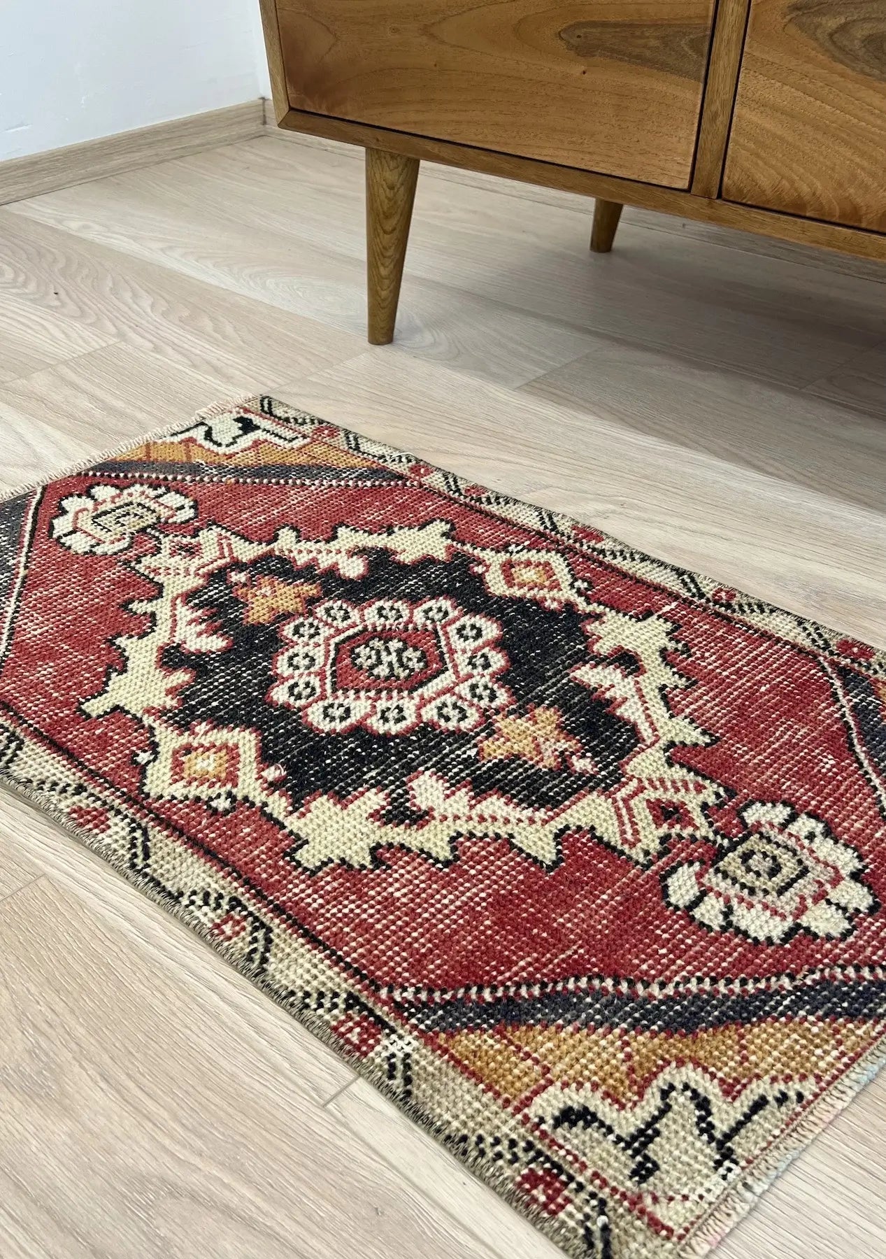 Elu - Vintage Mini Red Area Rug - kudenrugs