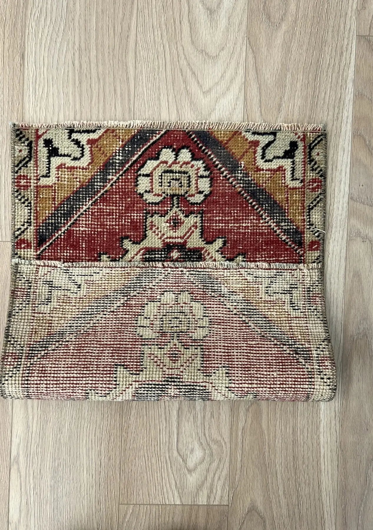 Elu - Vintage Mini Red Area Rug - kudenrugs